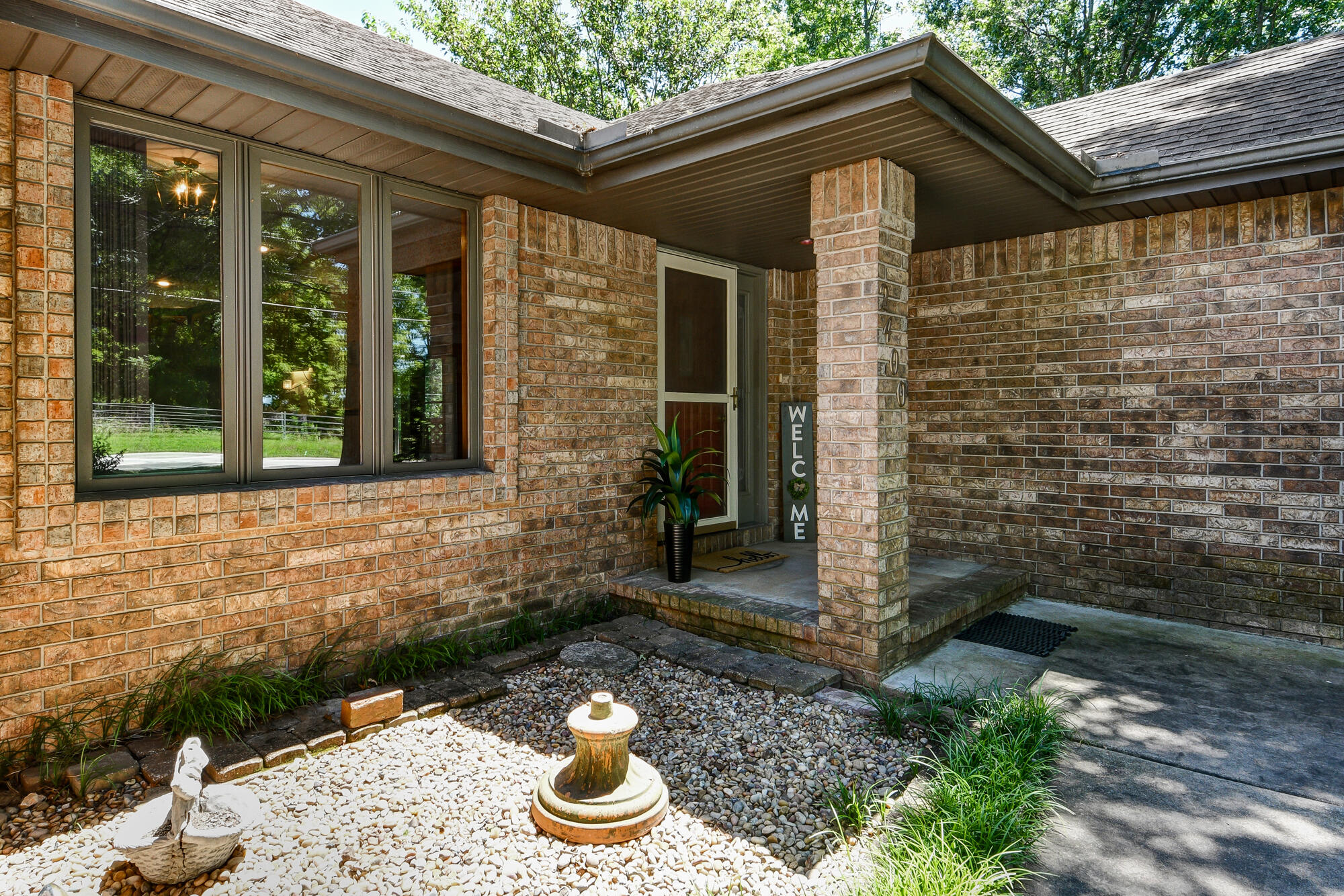 2400 South 6th Avenue Property Photo 6