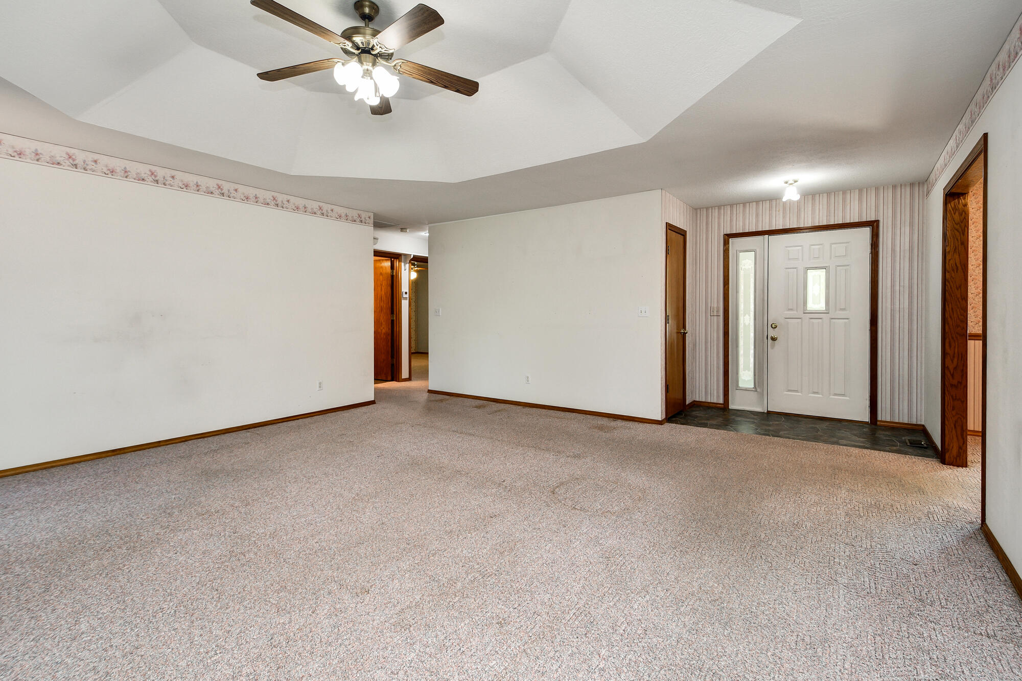 2400 South 6th Avenue Property Photo 9