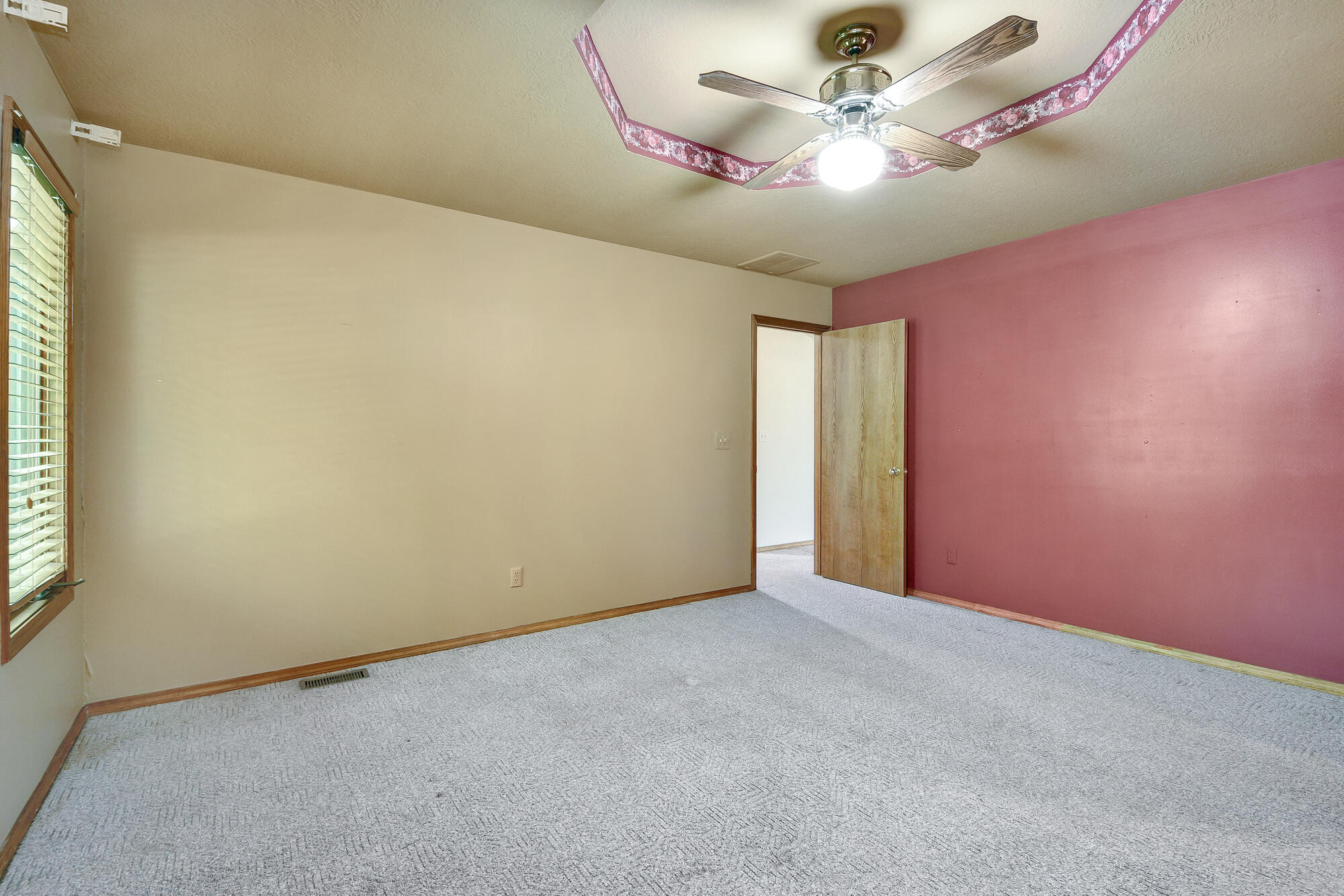 2400 South 6th Avenue Property Photo 26