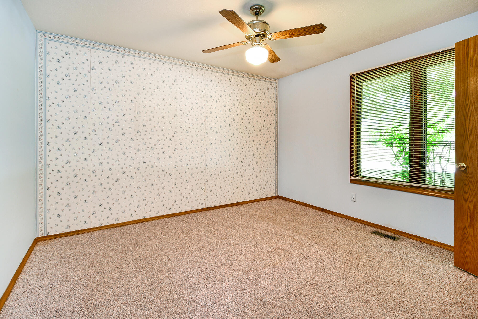 2400 South 6th Avenue Property Photo 33