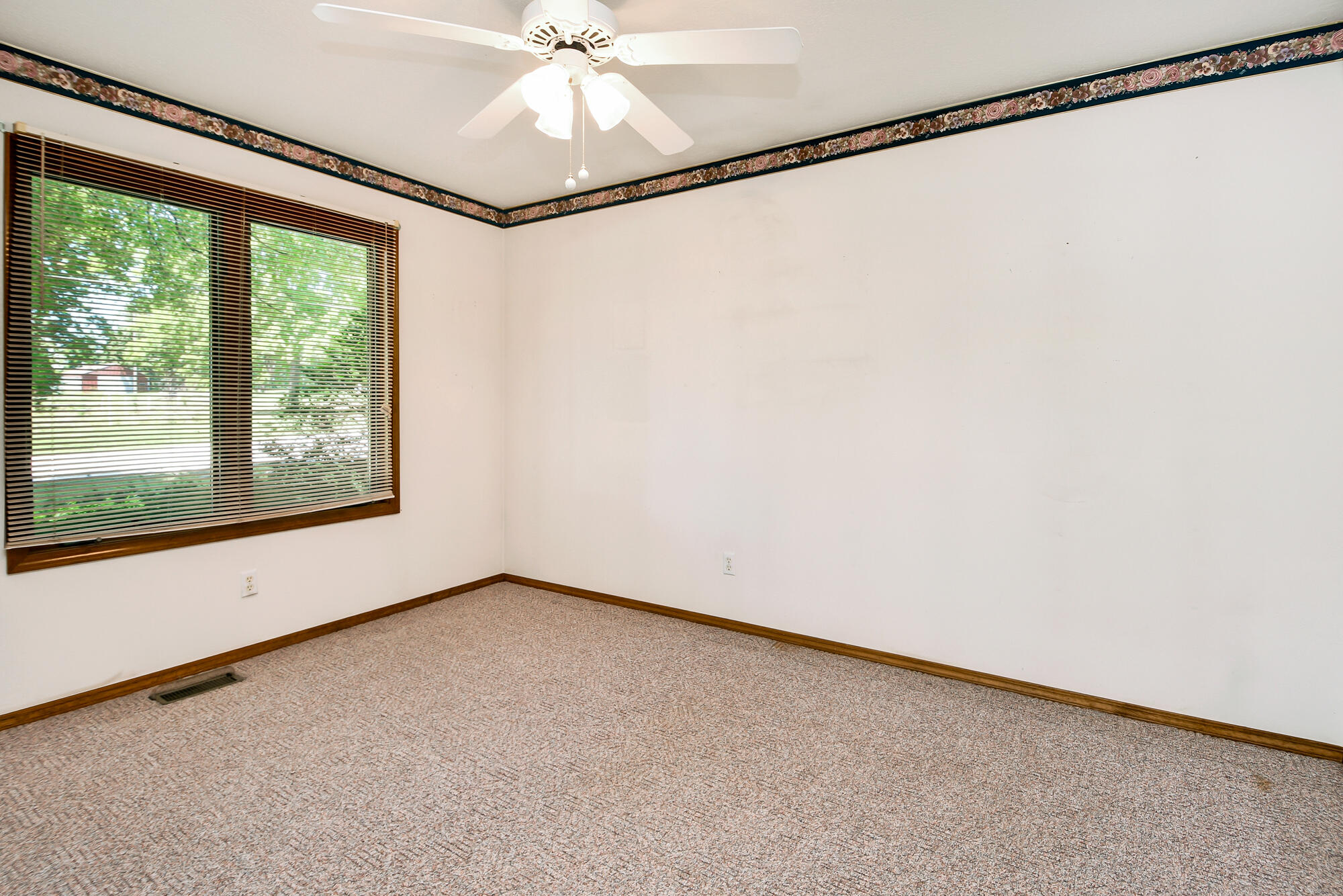 2400 South 6th Avenue Property Photo 35