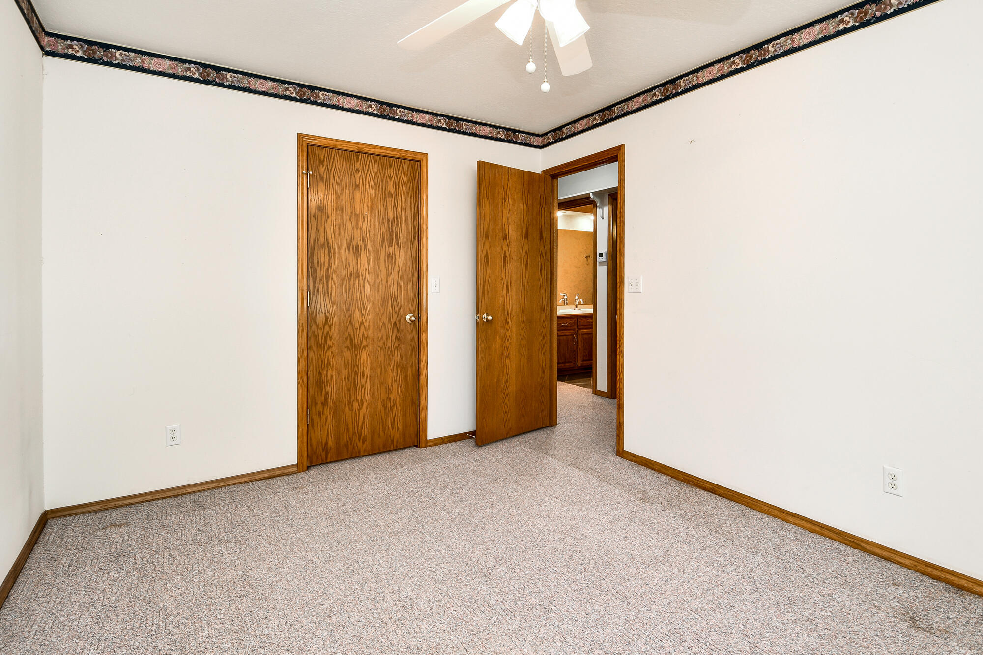 2400 South 6th Avenue Property Photo 36