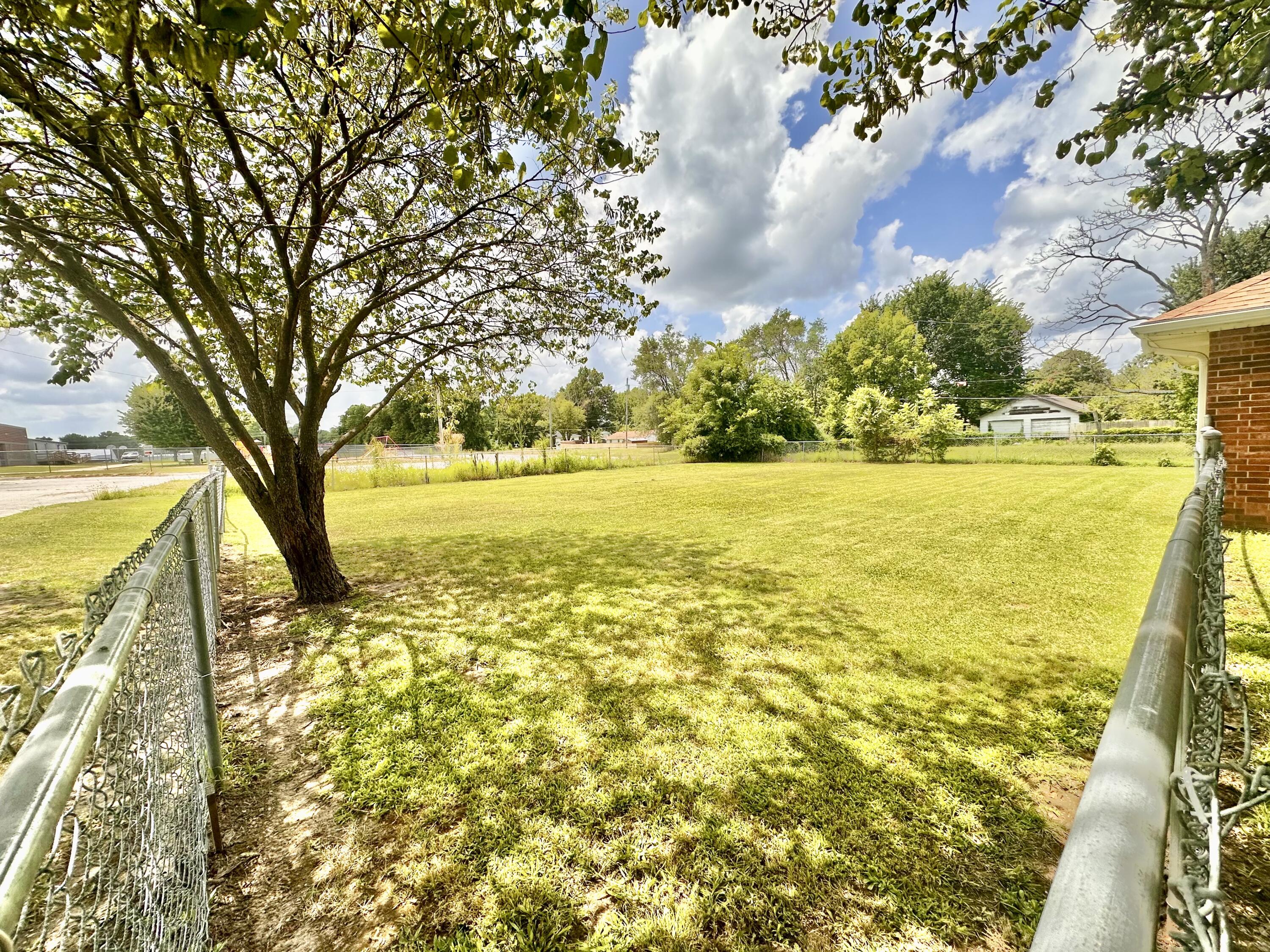 210 East Oak Street Property Photo 5