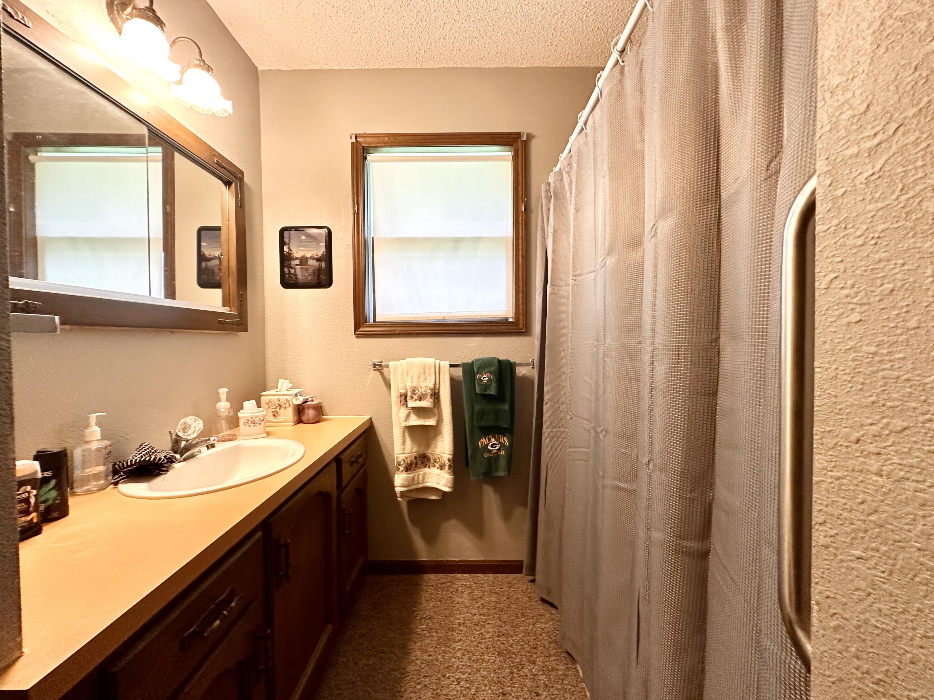 210 East Oak Street Property Photo 9