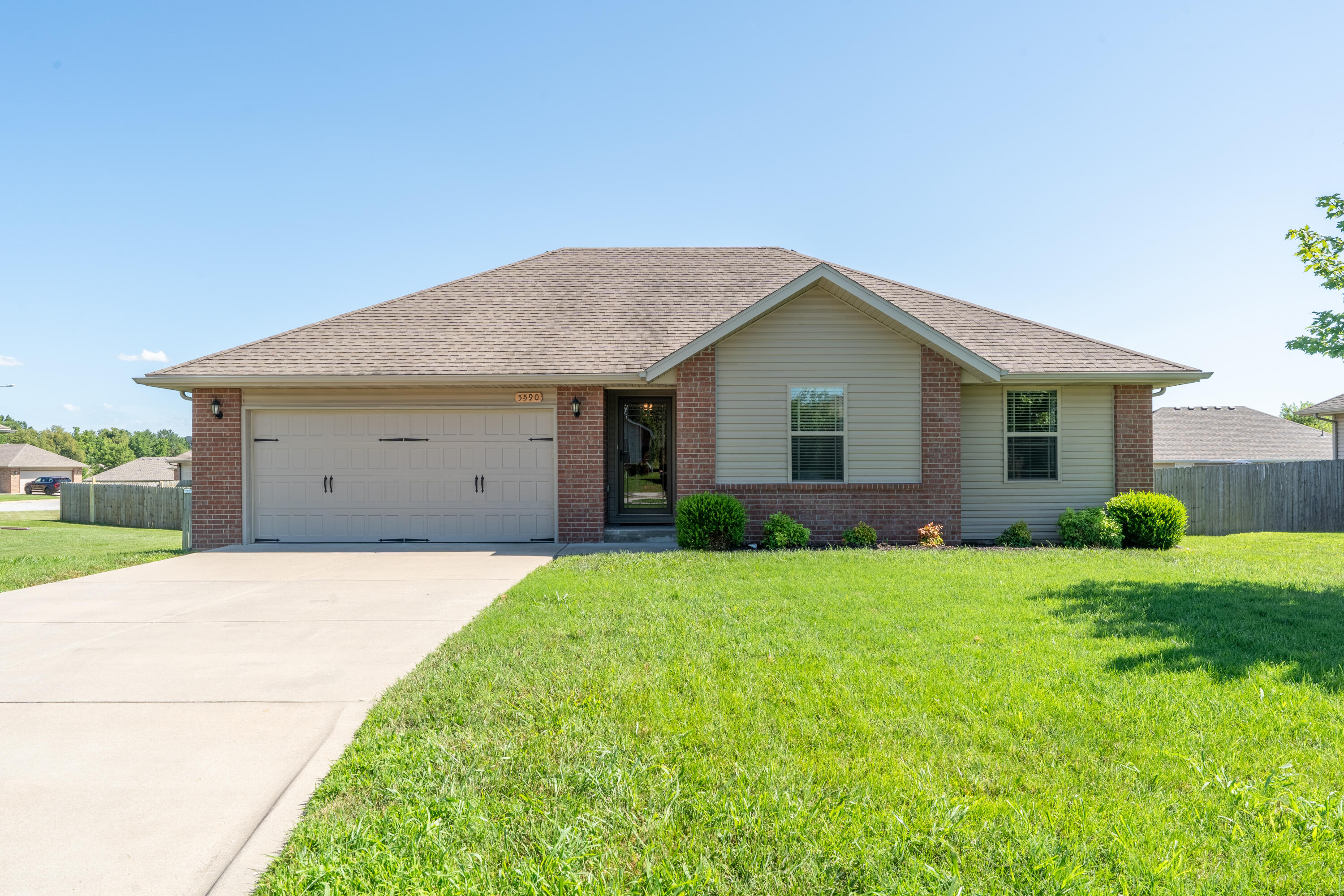 5590 West Sunflower Drive Property Photo 1
