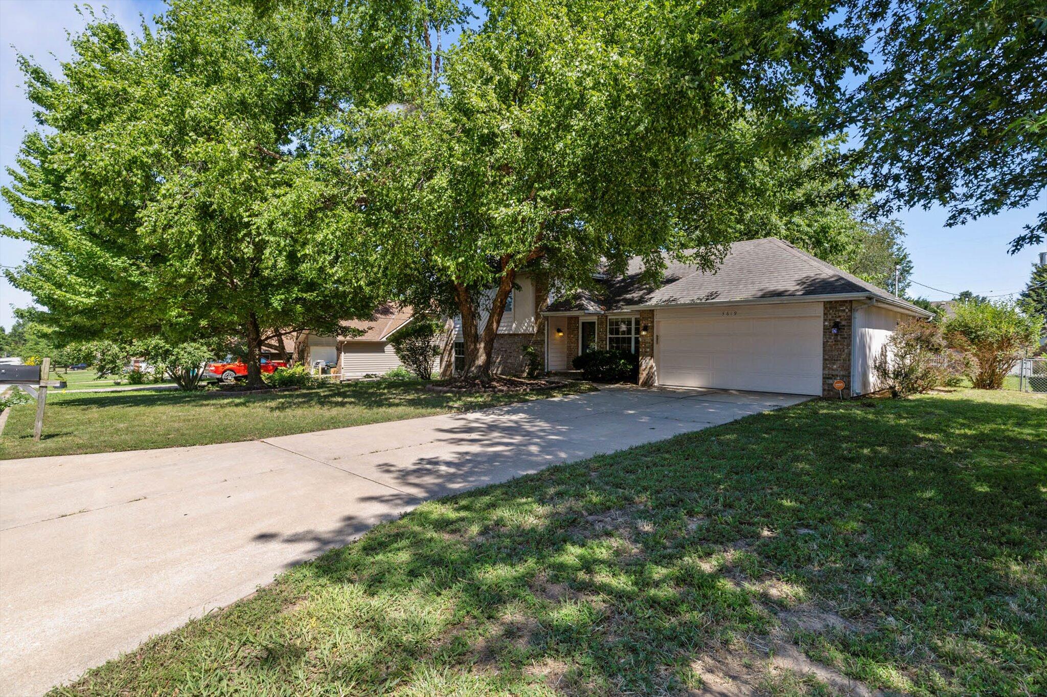 3619 West Maplewood Street Property Photo 4