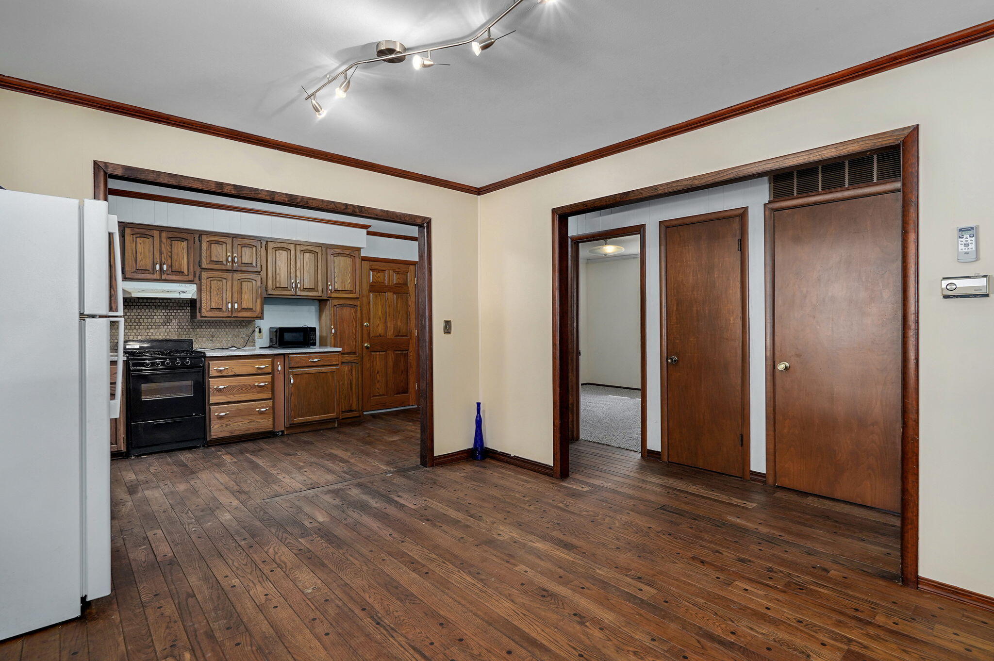 1320 David Road Property Photo 7