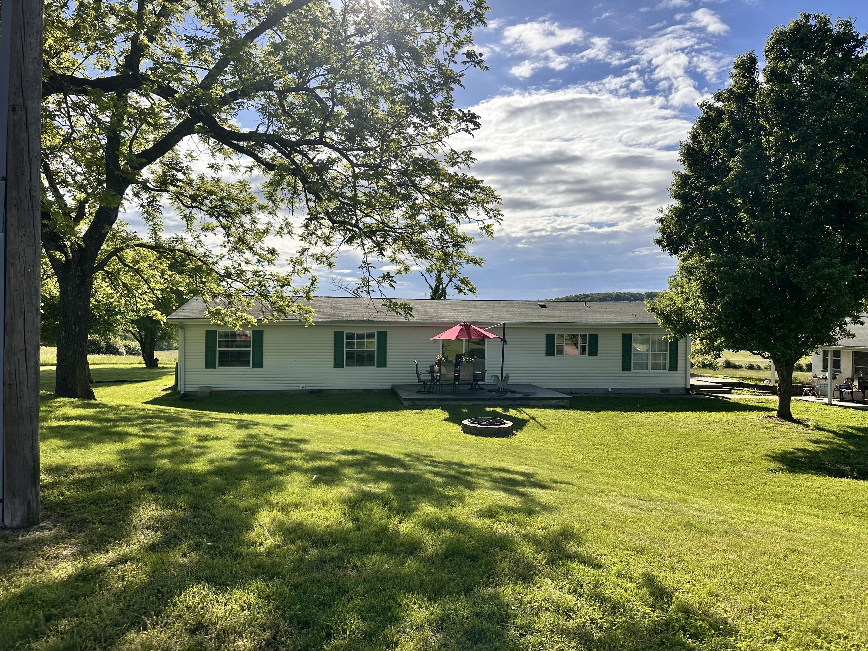 1552 Roberts Ridge Road Property Photo 2