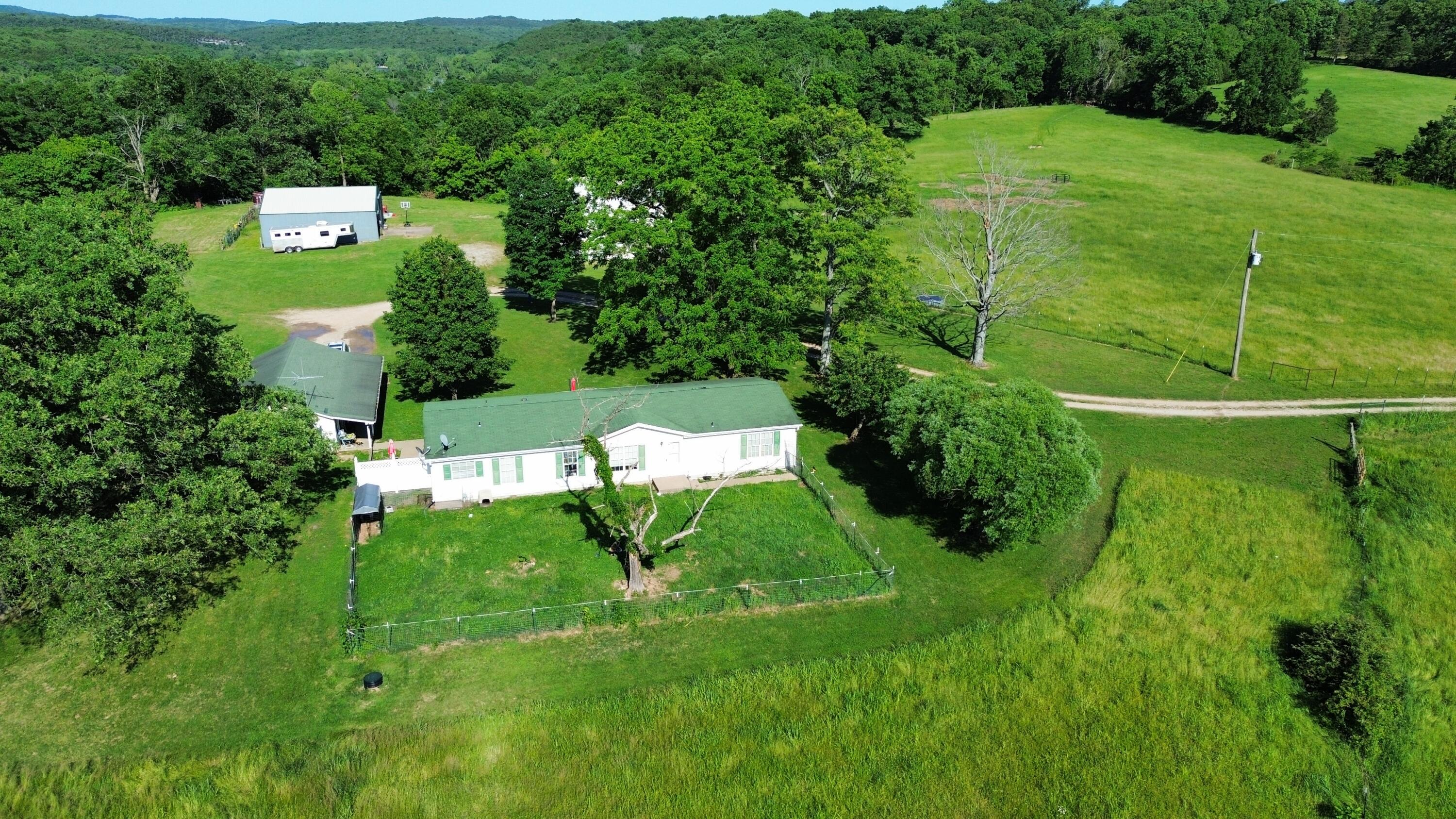 1552 Roberts Ridge Road Property Photo 3