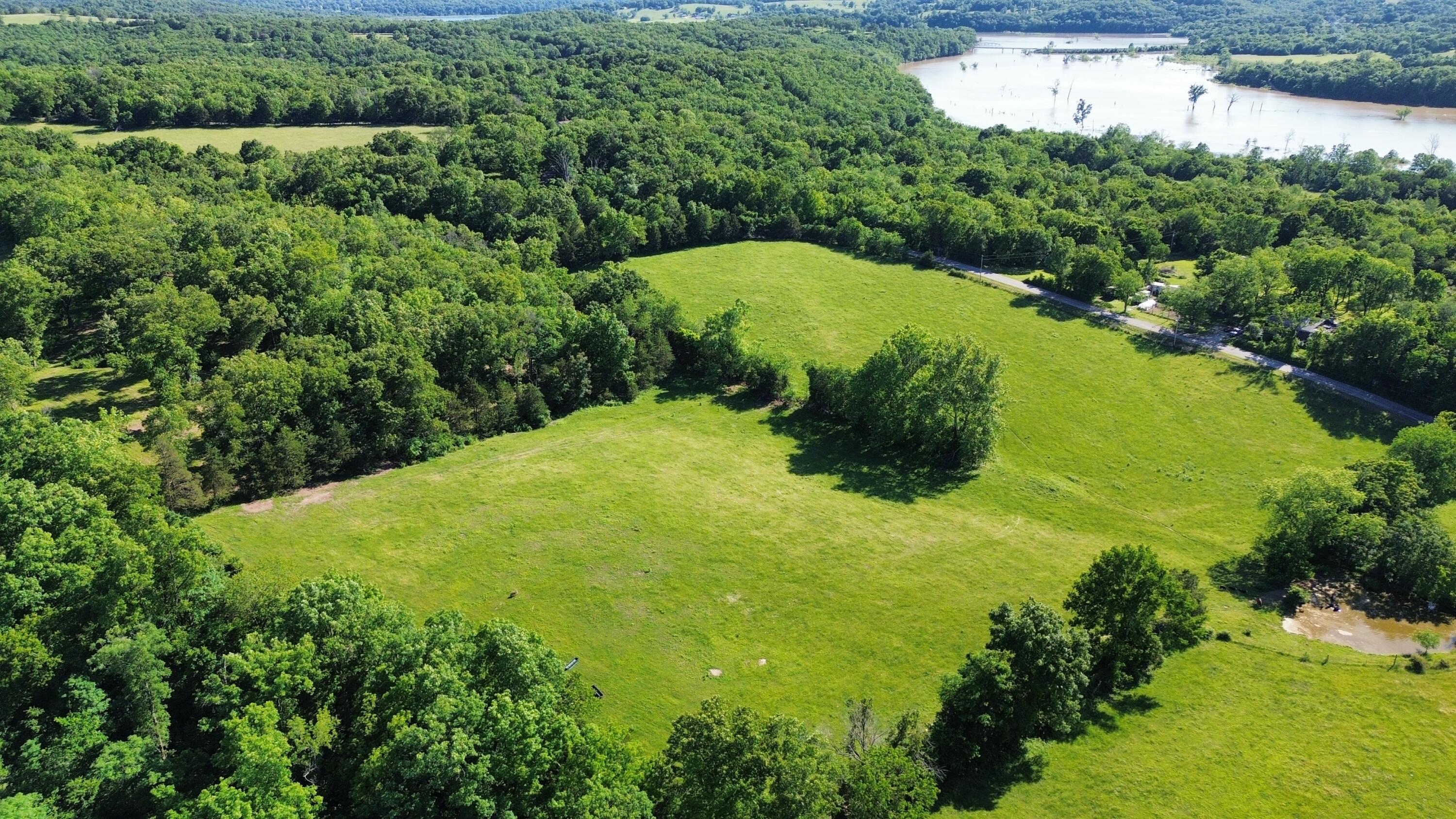 1552 Roberts Ridge Road Property Photo 4