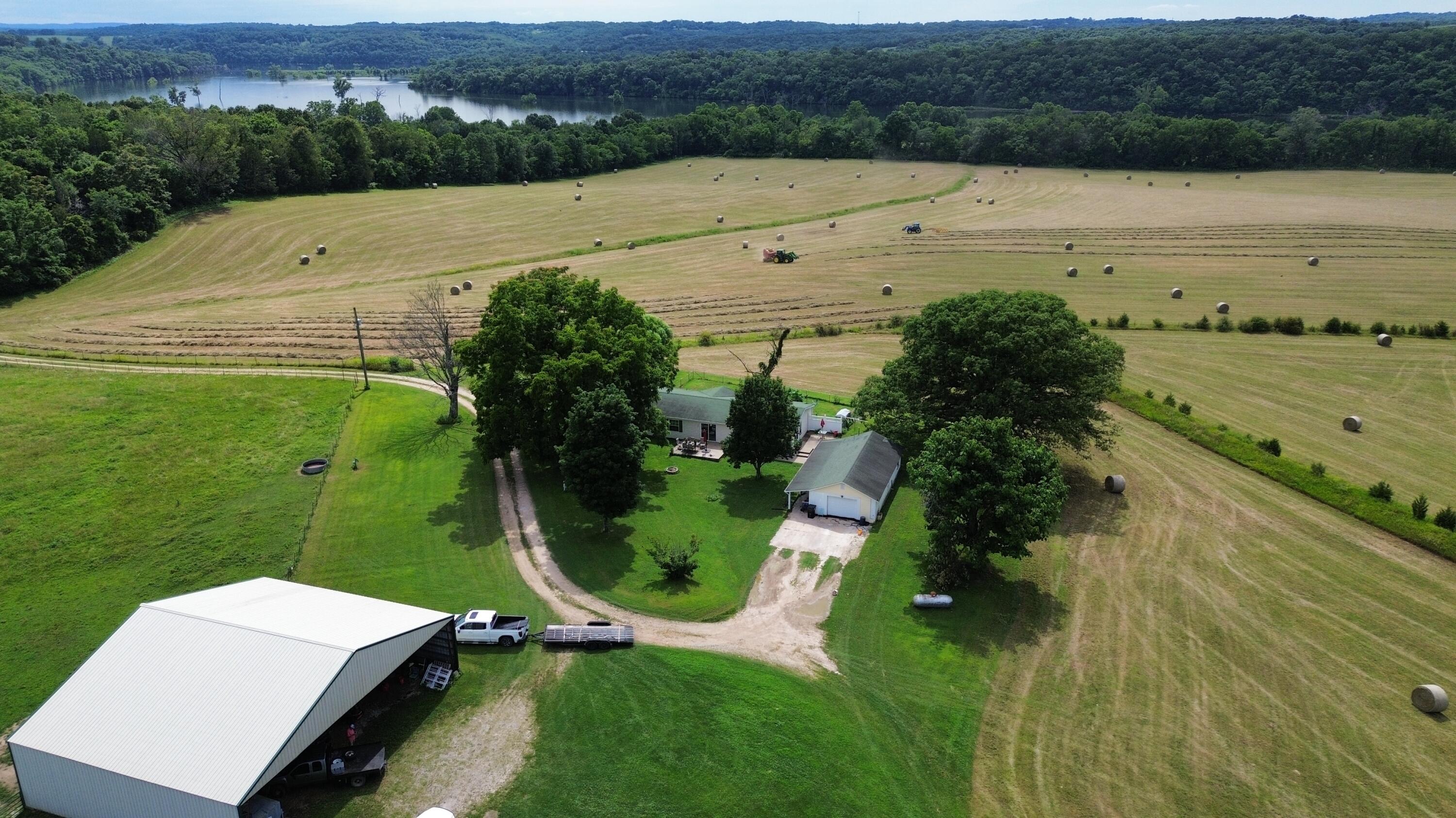 1552 Roberts Ridge Road Property Photo 6