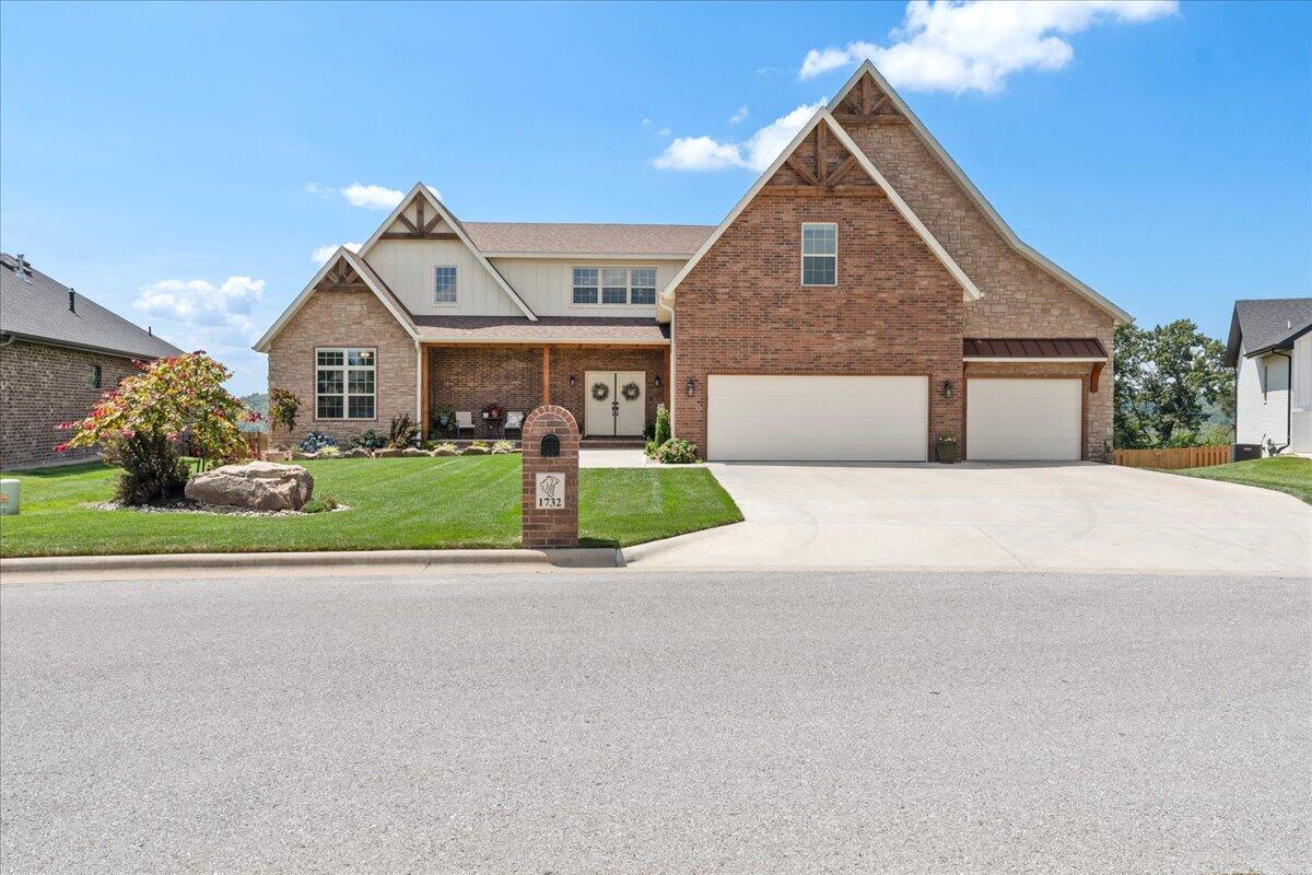 1732 West Silver Oak Drive Property Photo 1