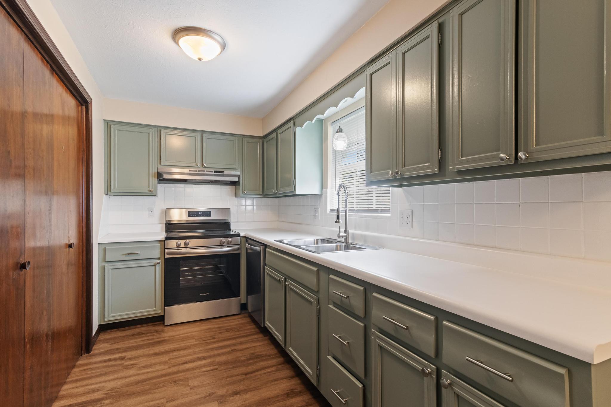 712 South Grandview Avenue Property Photo 3