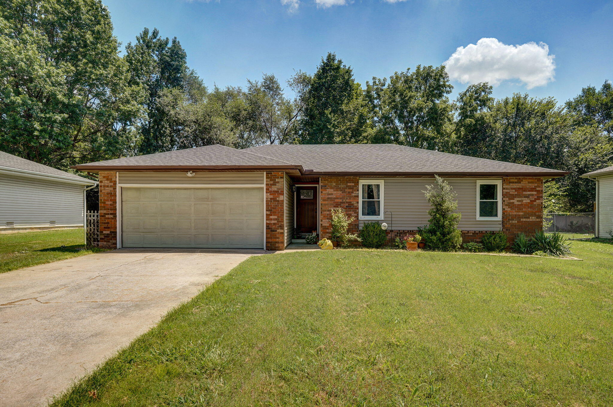 5432 South Honeysuckle Lane Property Photo 1