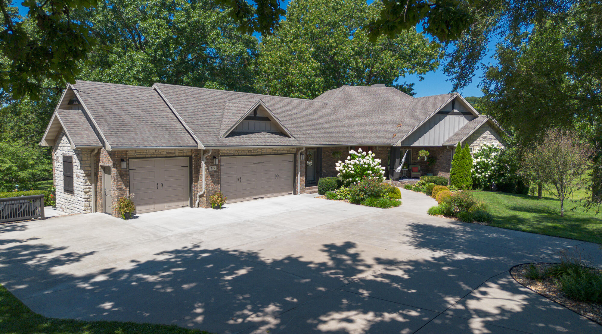 715 Goldenrod Road Property Photo 2