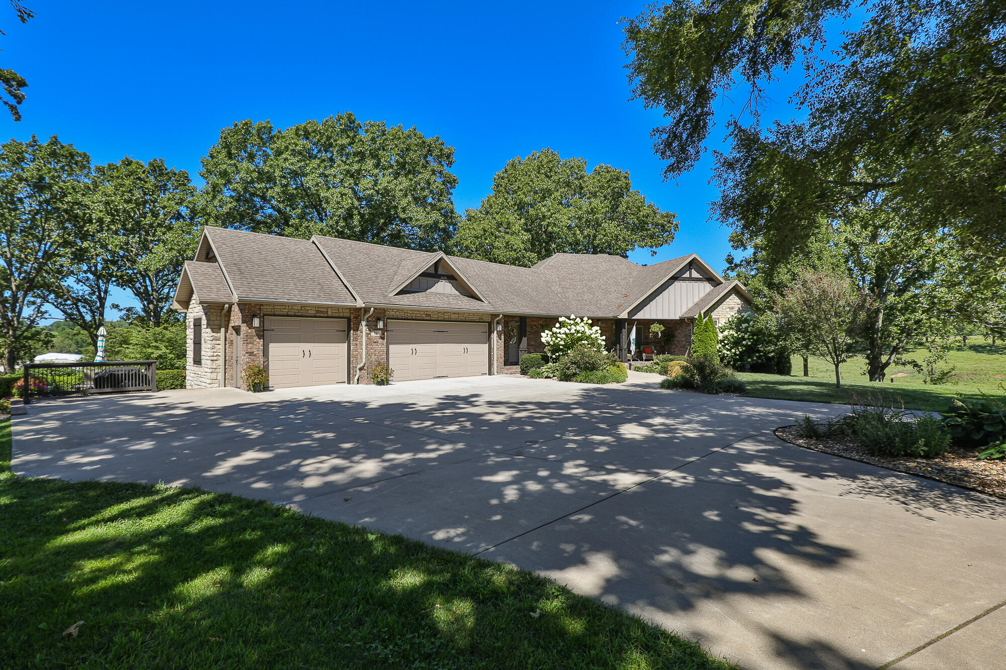 715 Goldenrod Road Property Photo 3