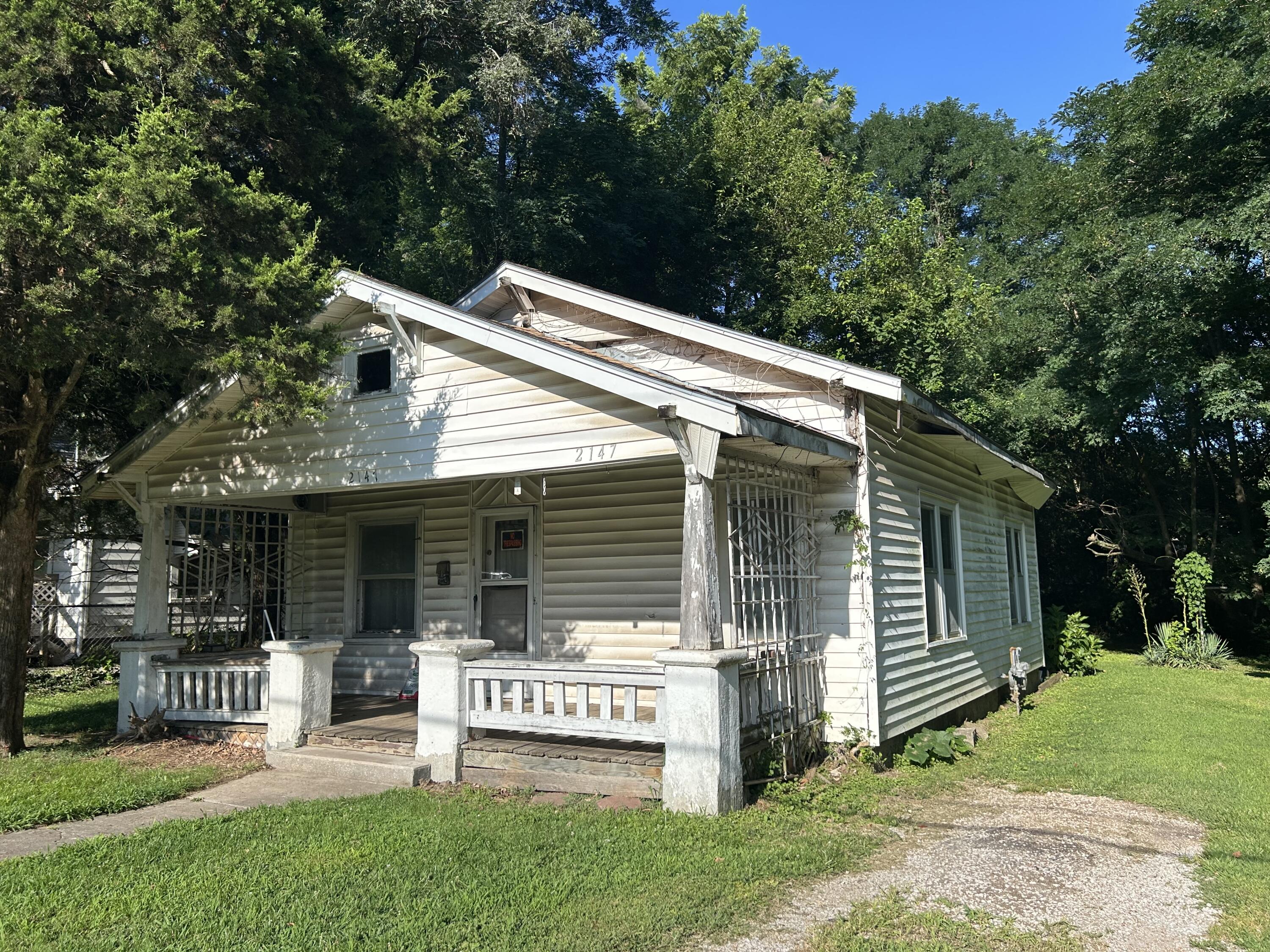 2147 North Travis Avenue Property Photo 2