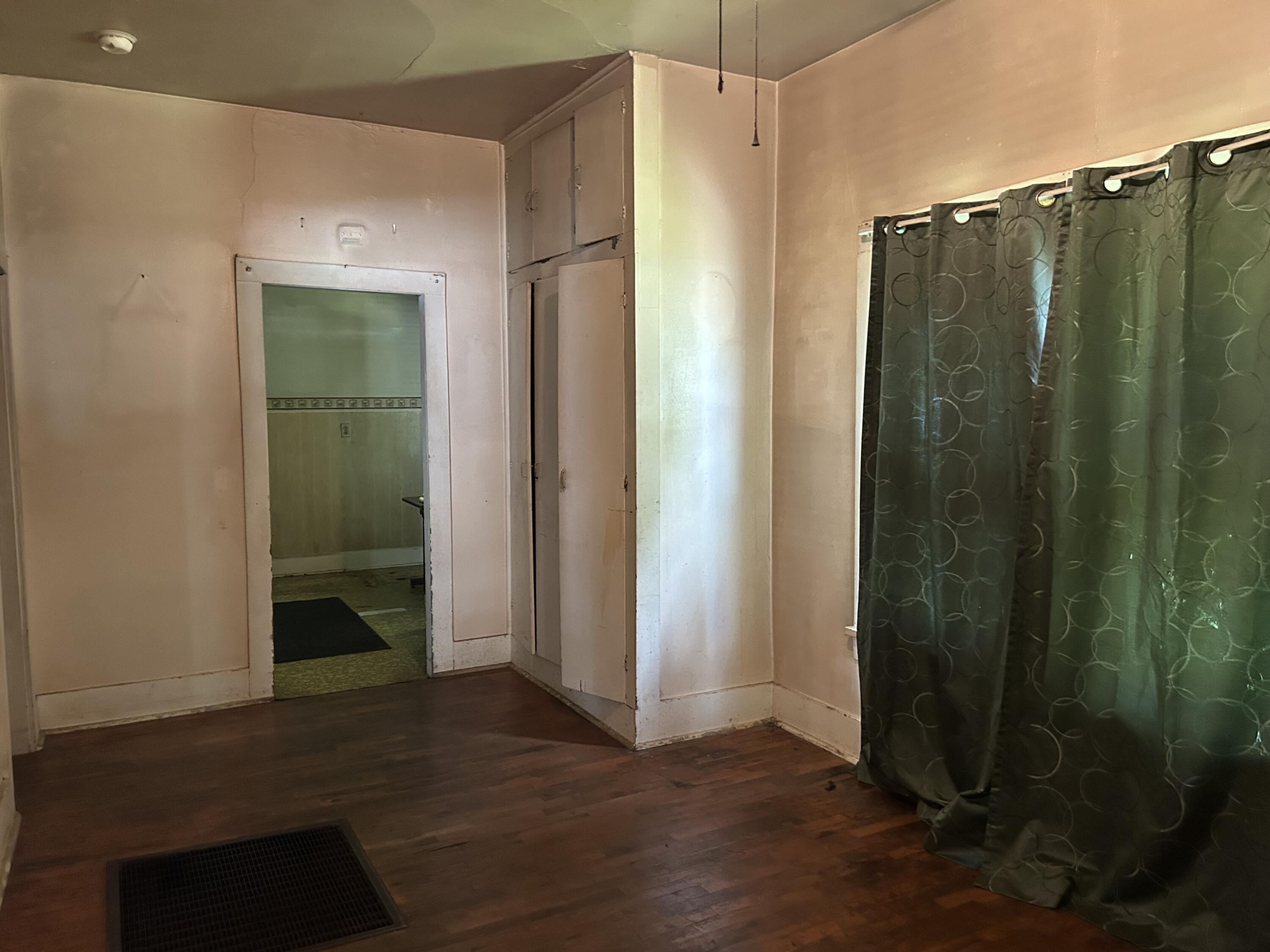 2147 North Travis Avenue Property Photo 4