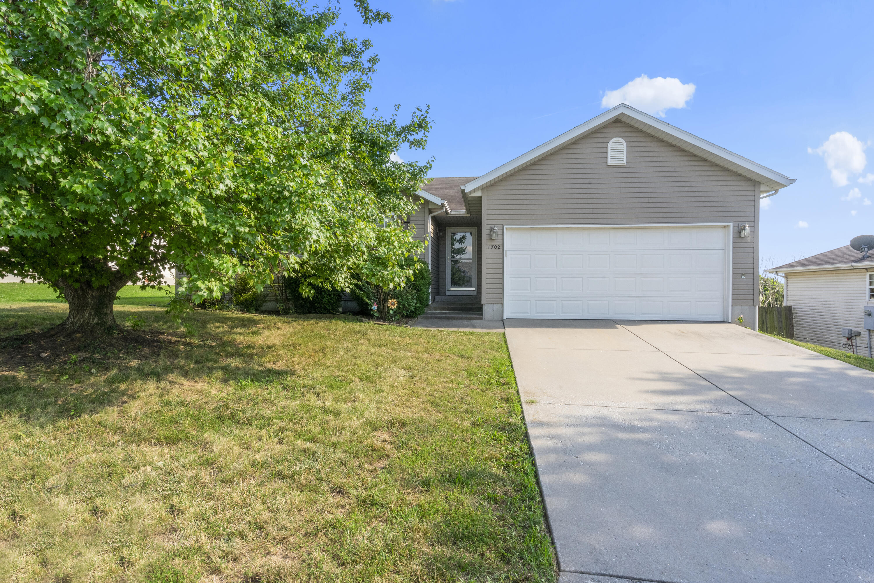 1702 West Hartley Street Property Photo 4