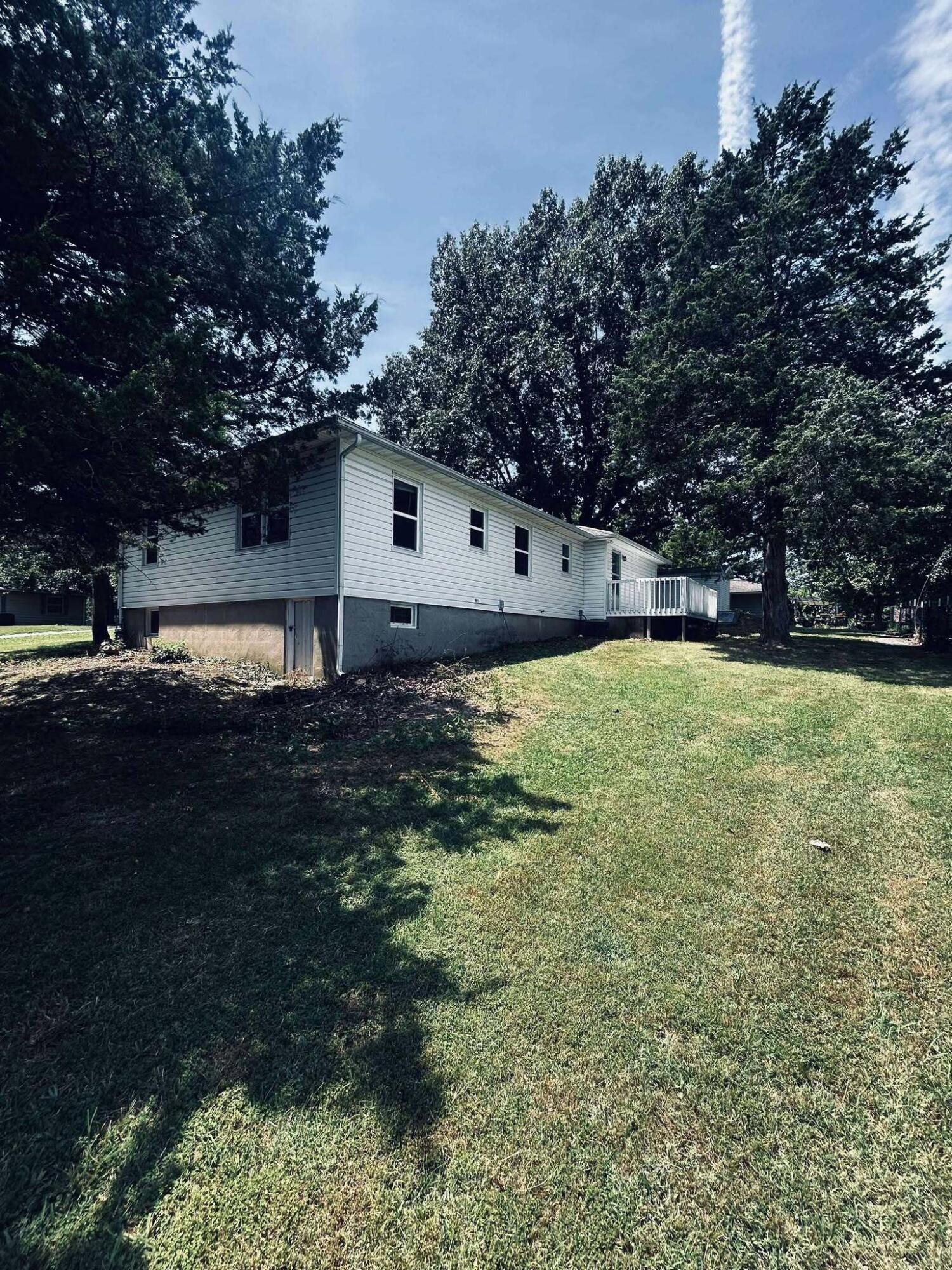 422 East South Street Property Photo 5