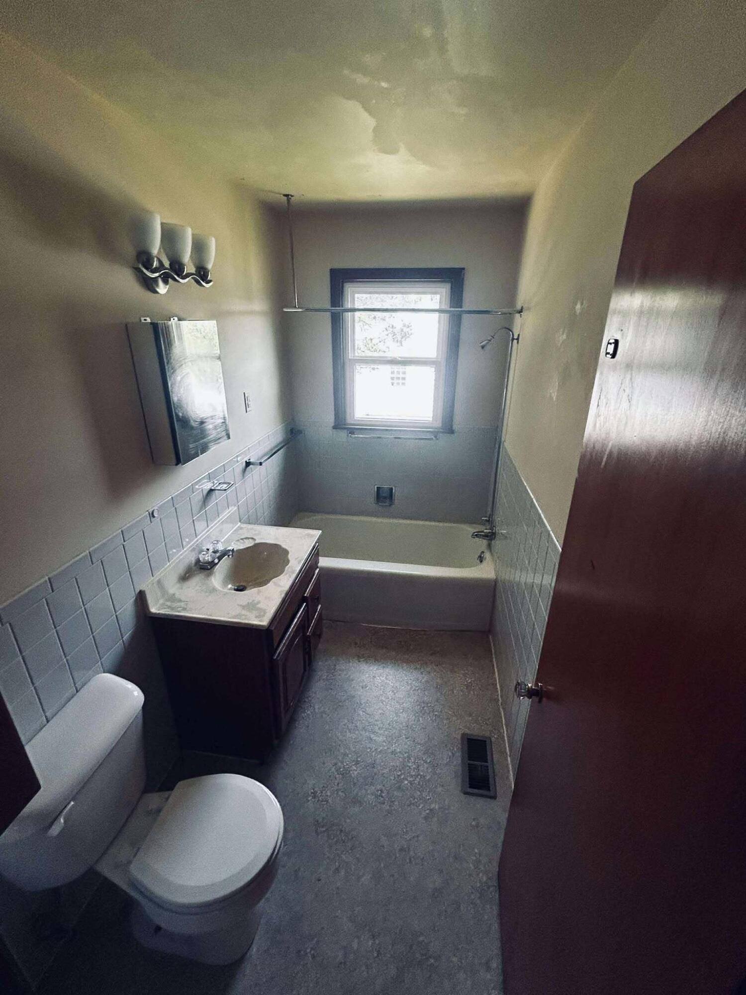 422 East South Street Property Photo 9