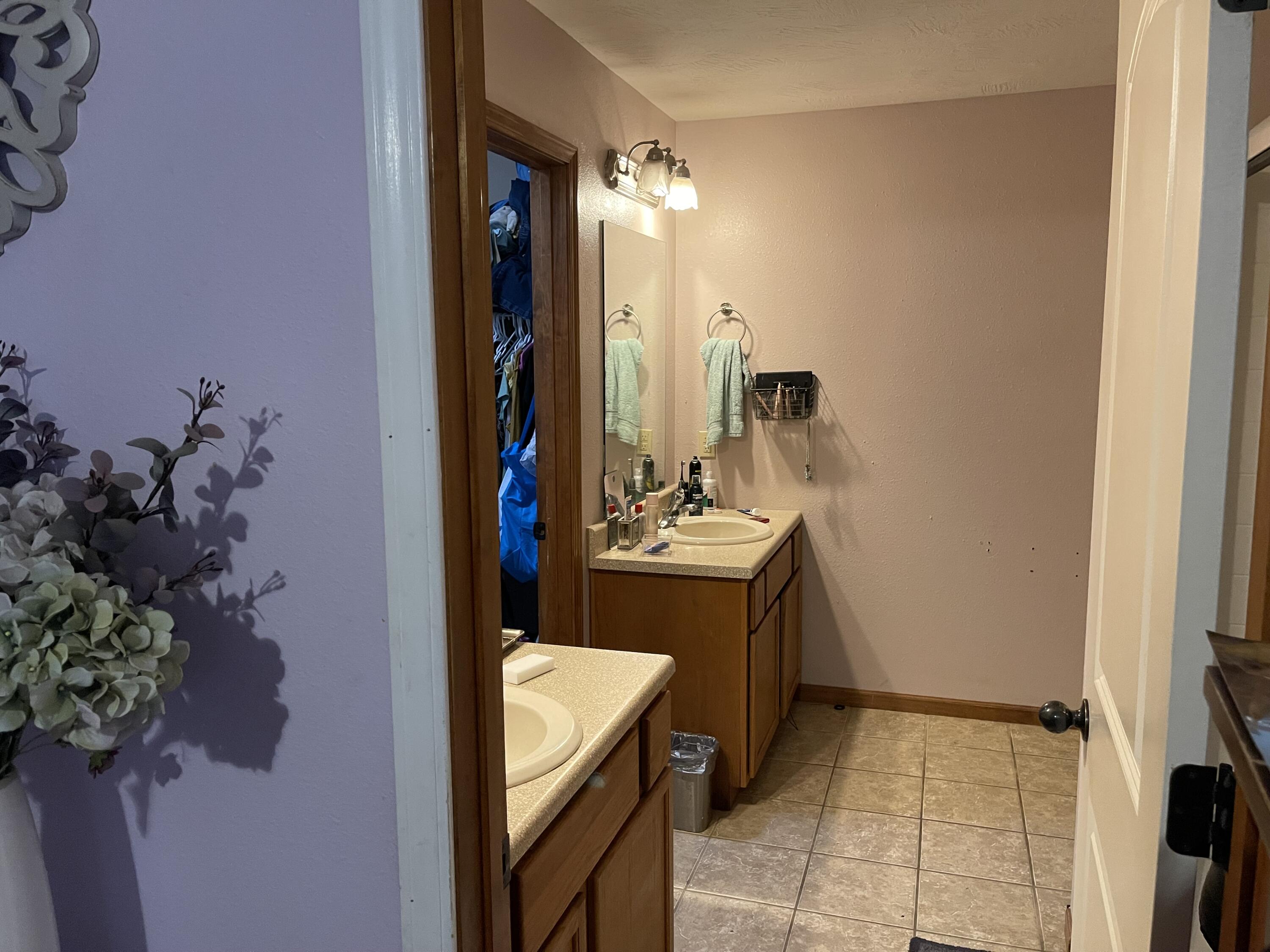 4319 West White Pine Street Property Photo 9