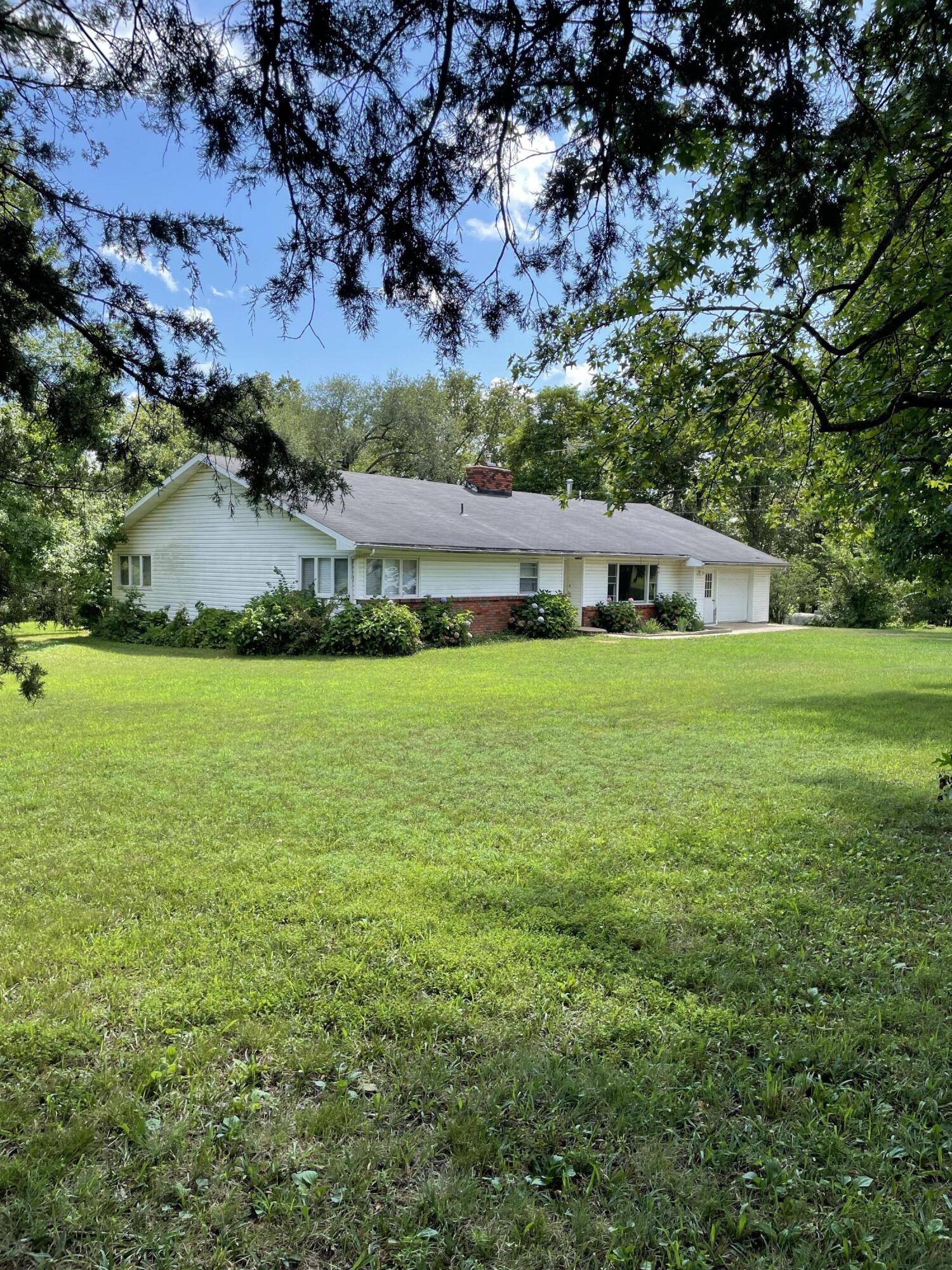 1395-a Rural Route 4 Road Property Photo 1