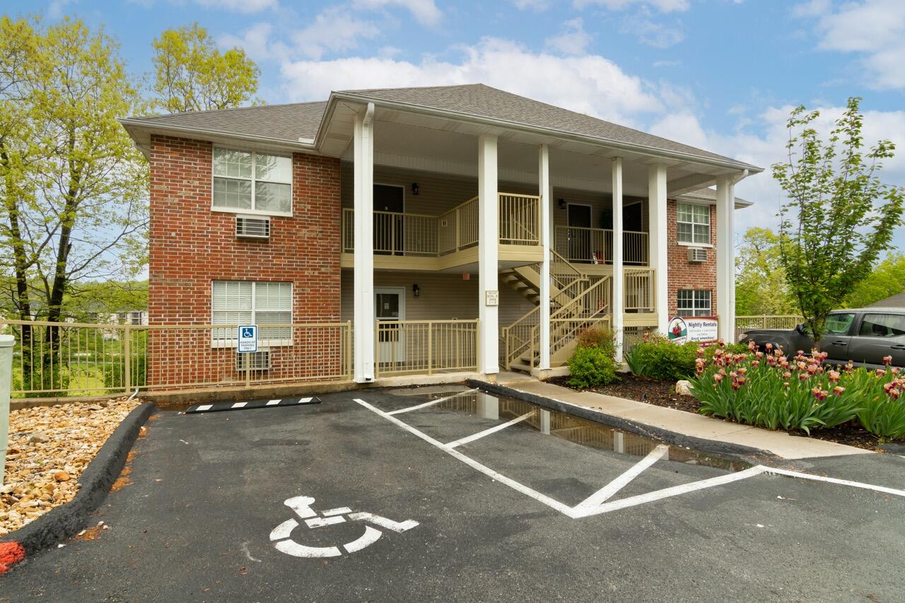 200 Golfview Drive Property Photo 1