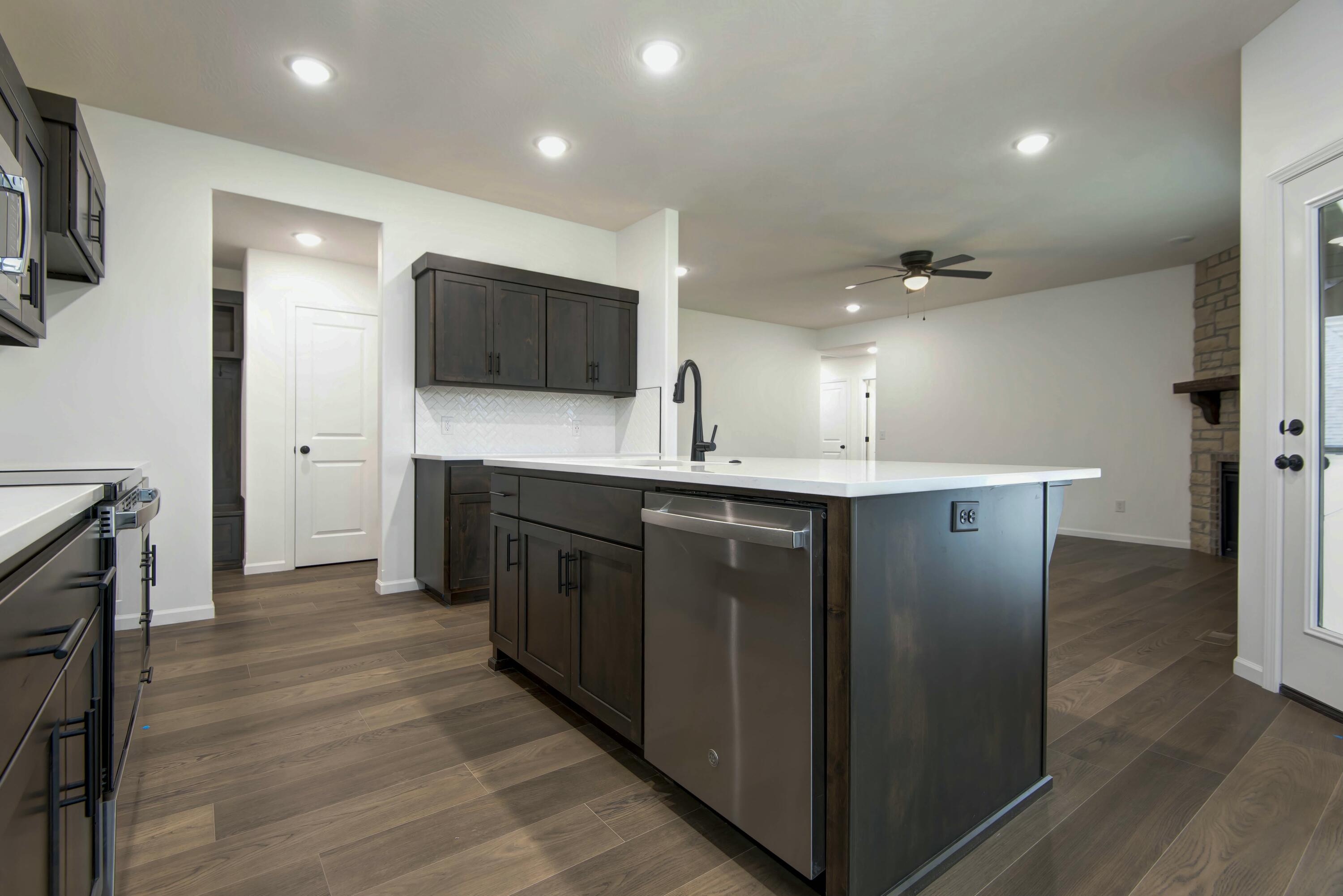 556 Spring Meadow Drive Property Photo 16