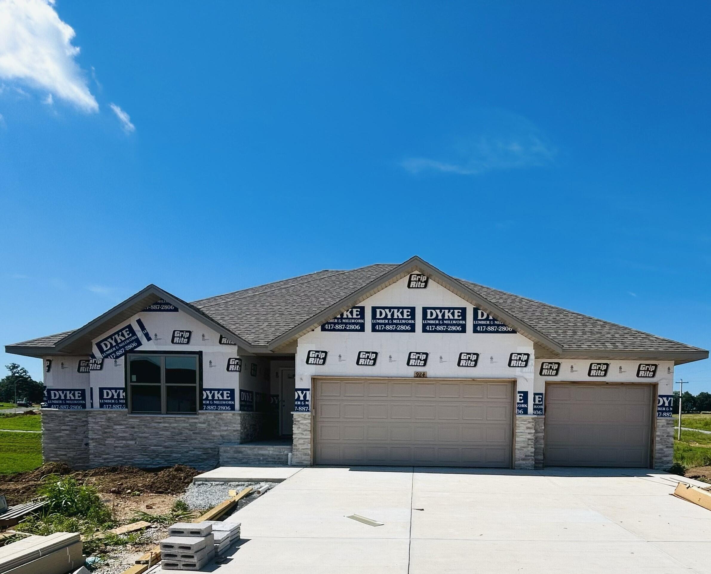 924 South Deerfield Court Property Photo 1