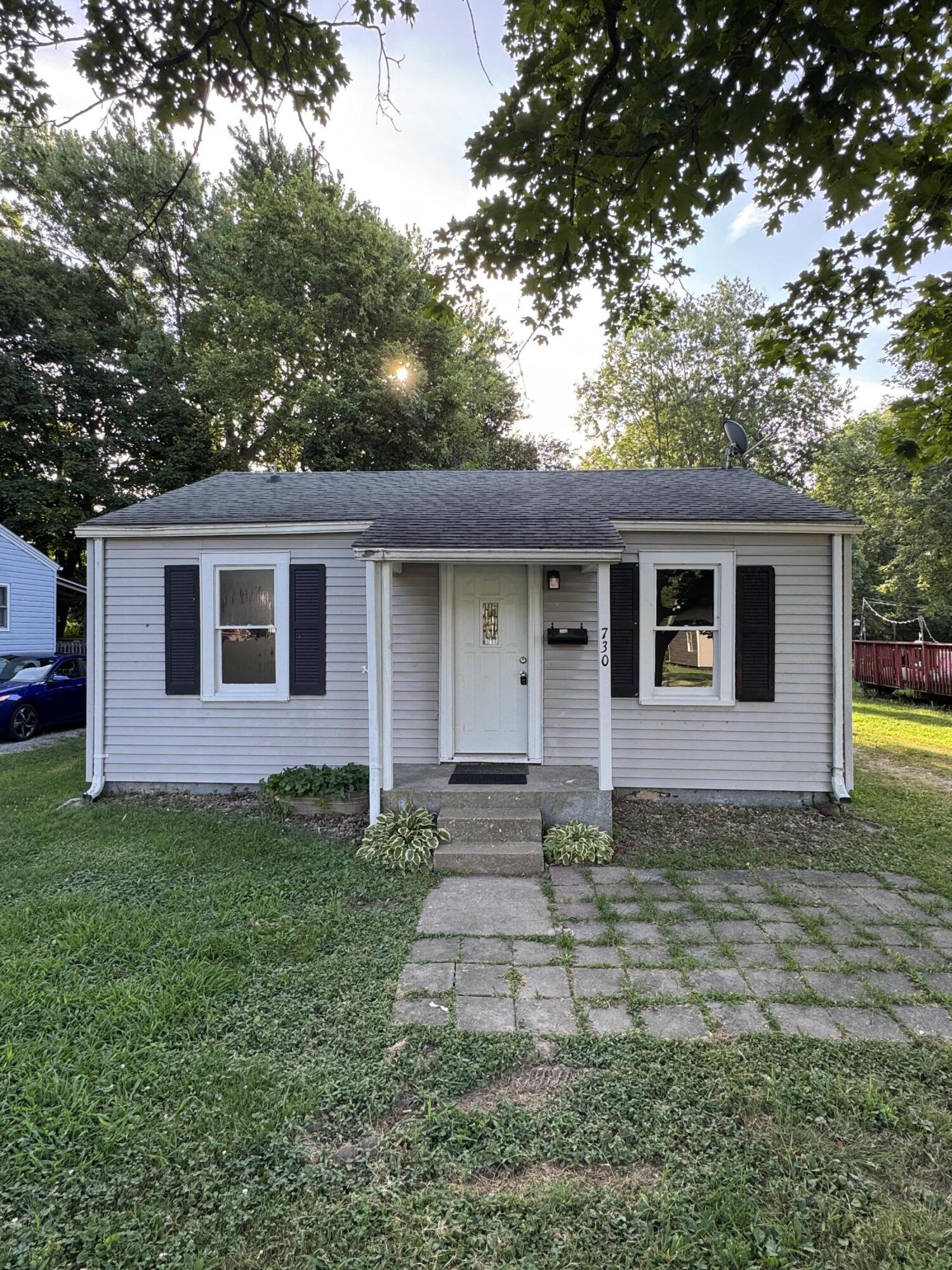 730 North West Avenue Property Photo 2