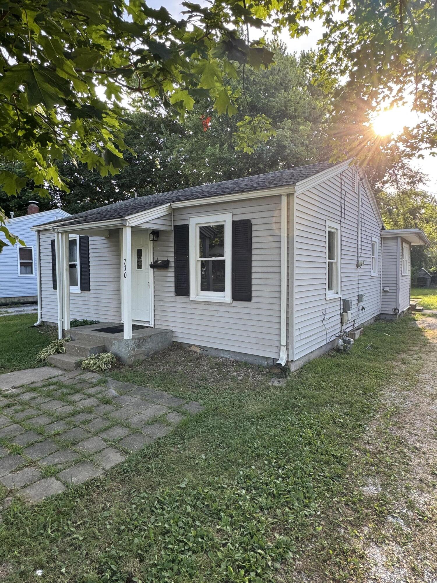 730 North West Avenue Property Photo 4