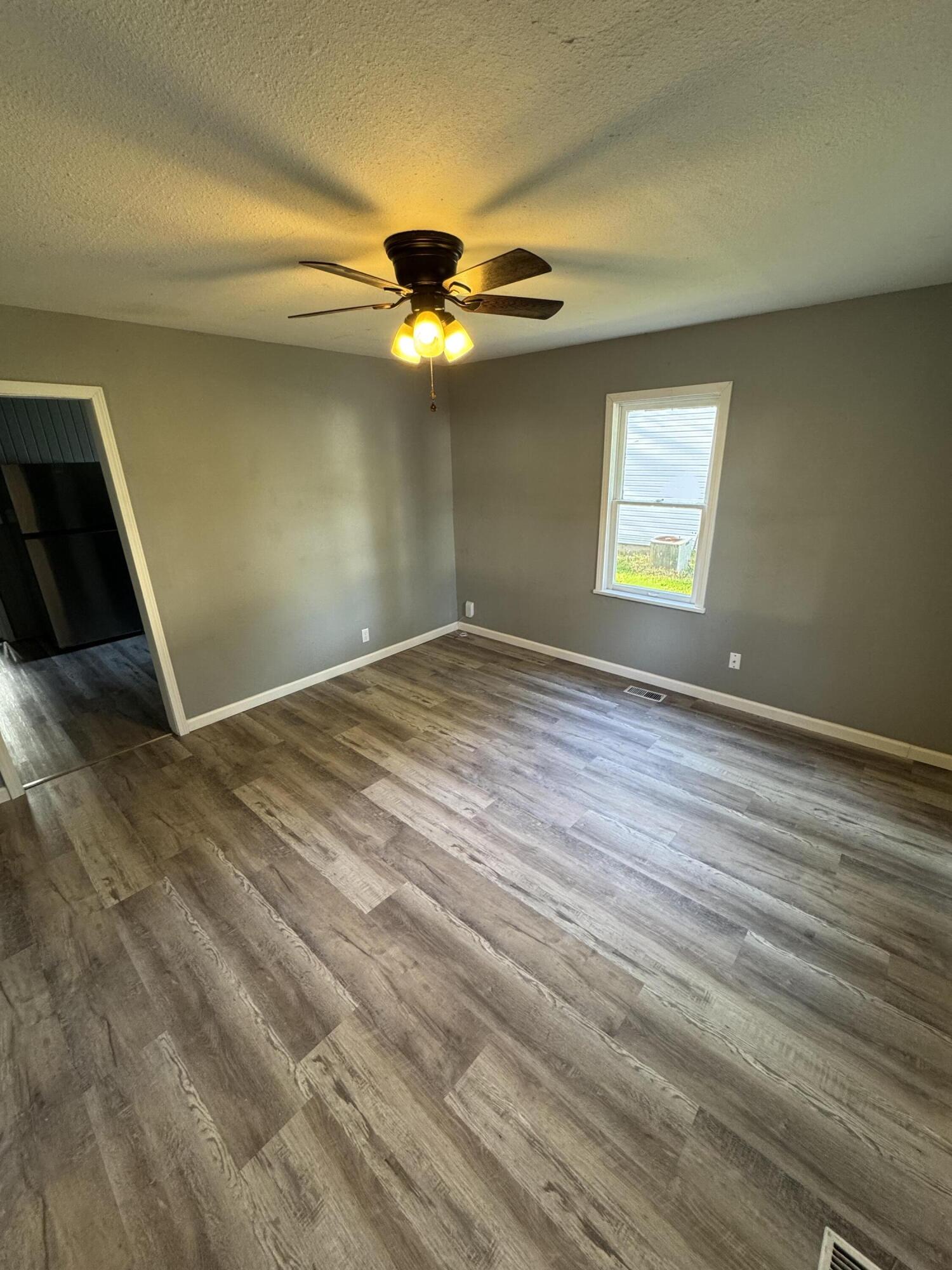 730 North West Avenue Property Photo 6