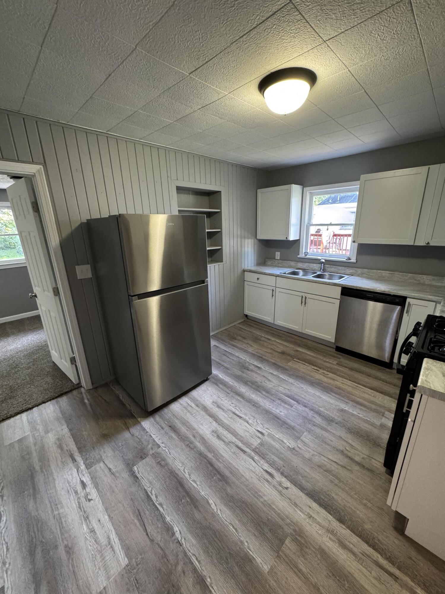 730 North West Avenue Property Photo 10
