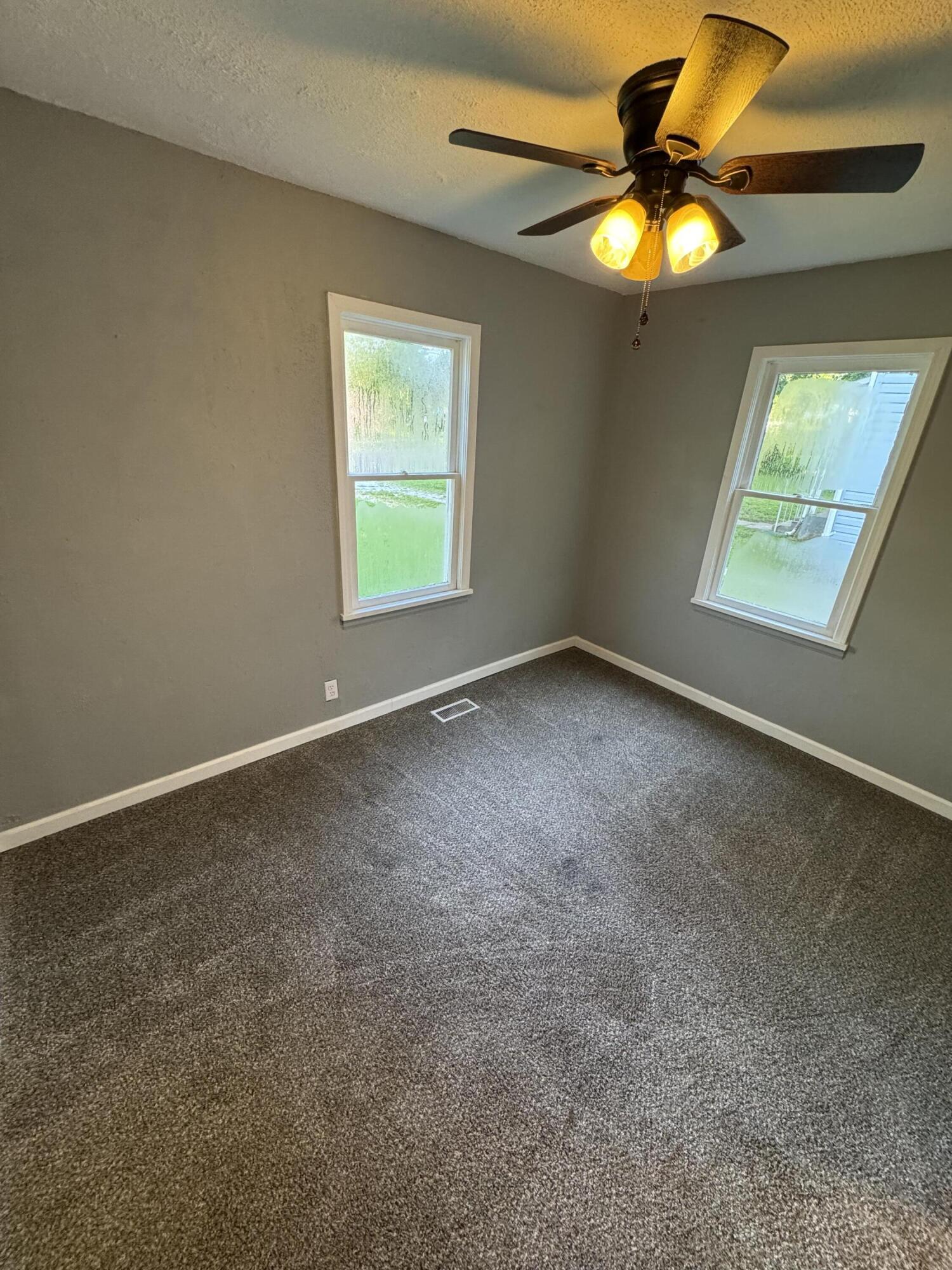 730 North West Avenue Property Photo 11