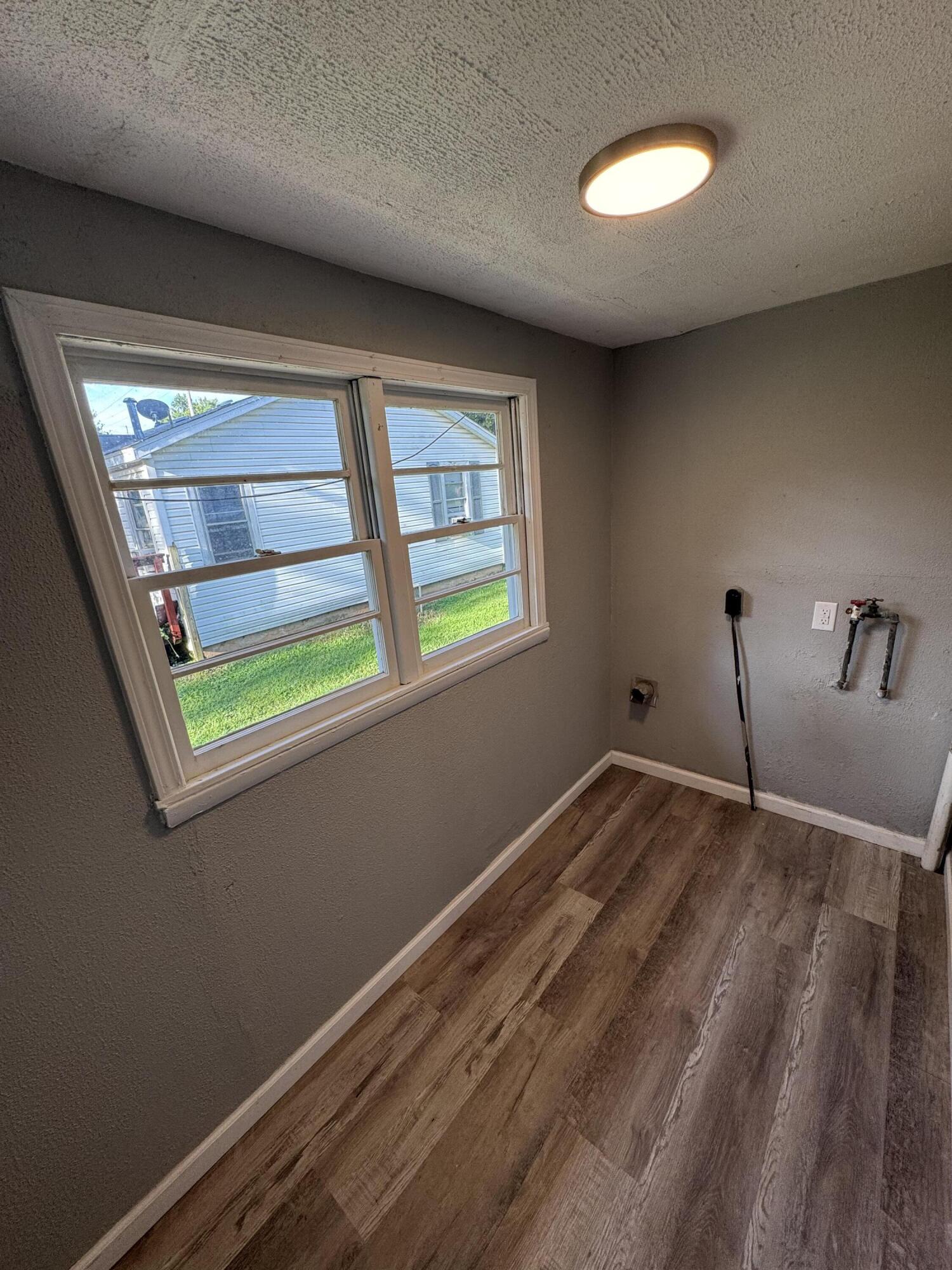 730 North West Avenue Property Photo 18