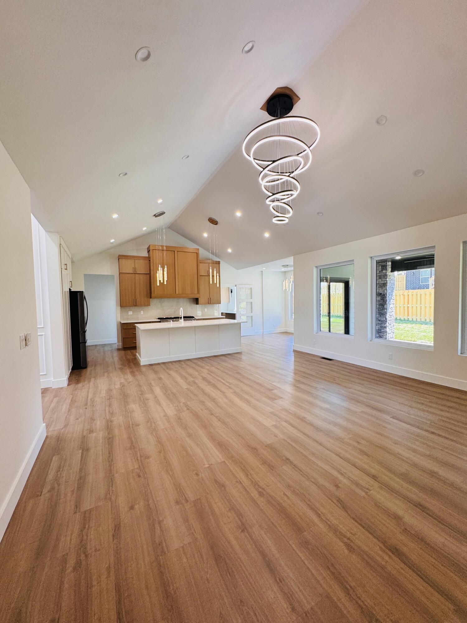 1606 East Hayloft Drive Property Photo 8