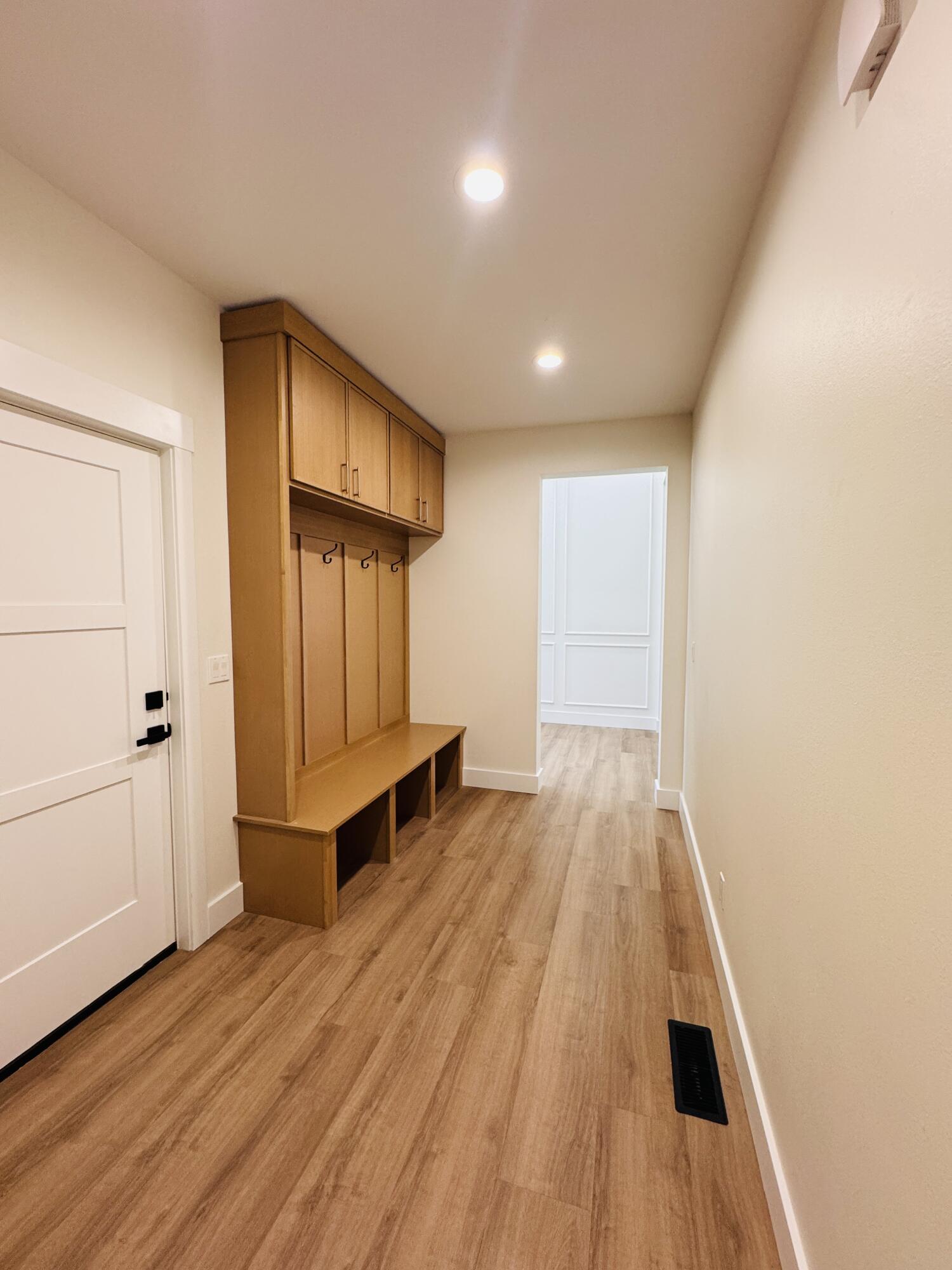 1606 East Hayloft Drive Property Photo 16