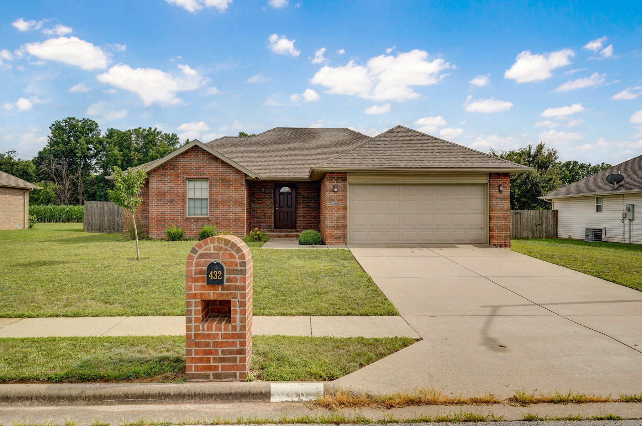 432 East Whitethorn Drive