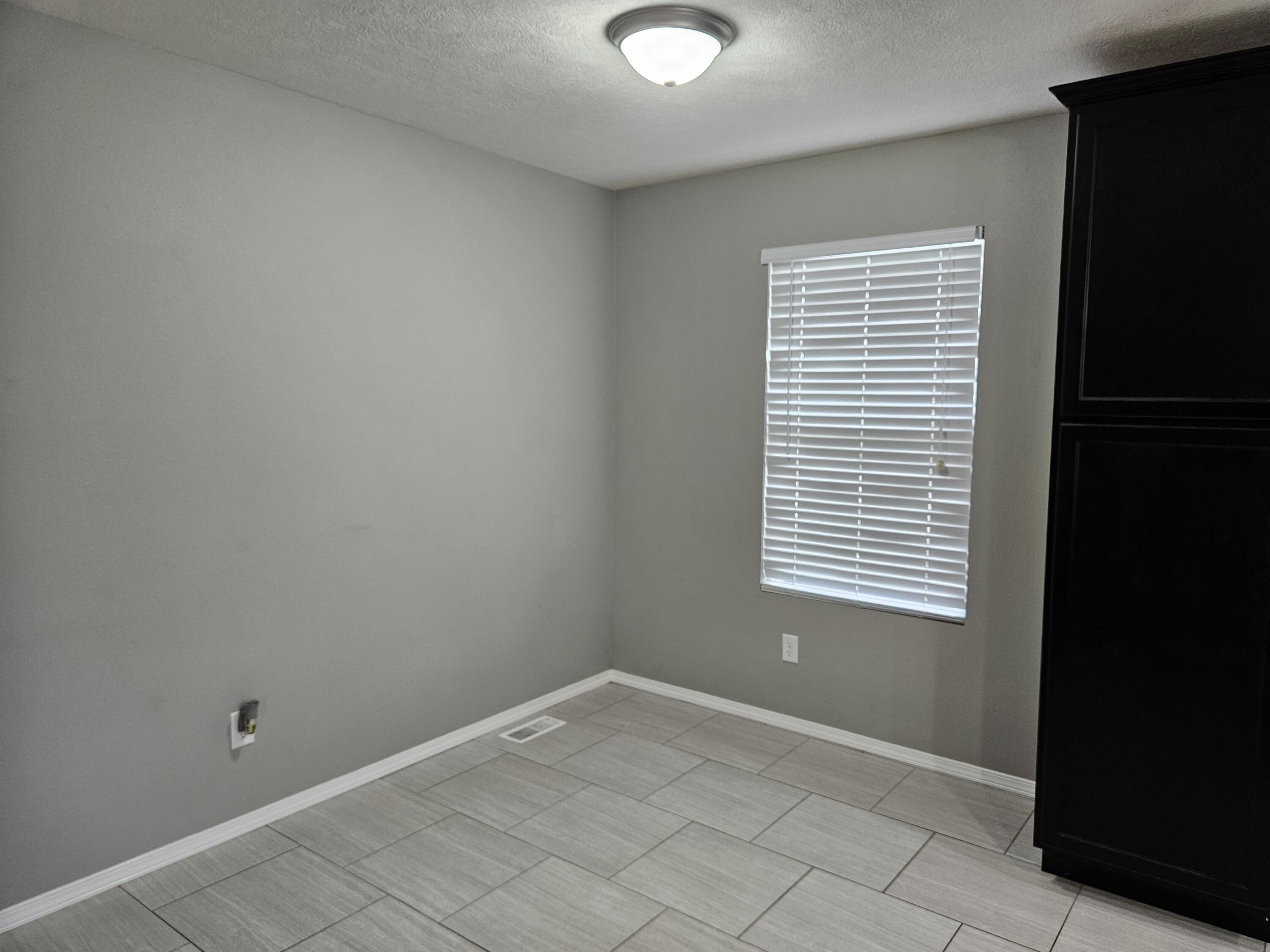 393 West Grace Street Property Photo 8