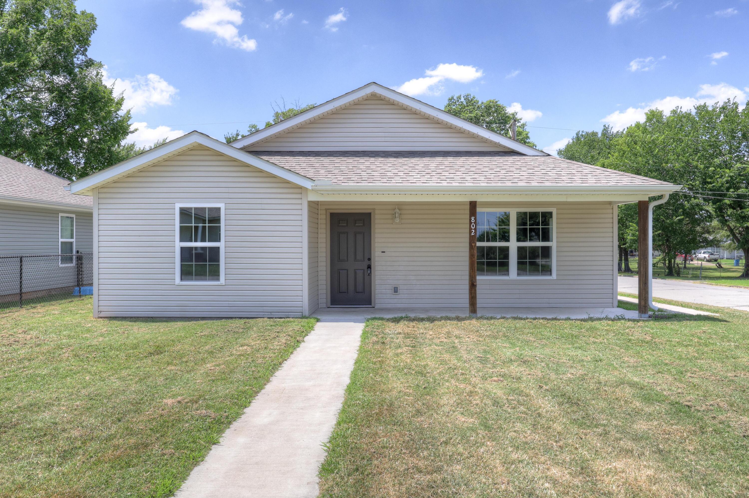 802 South Mckinley Avenue Property Photo 1