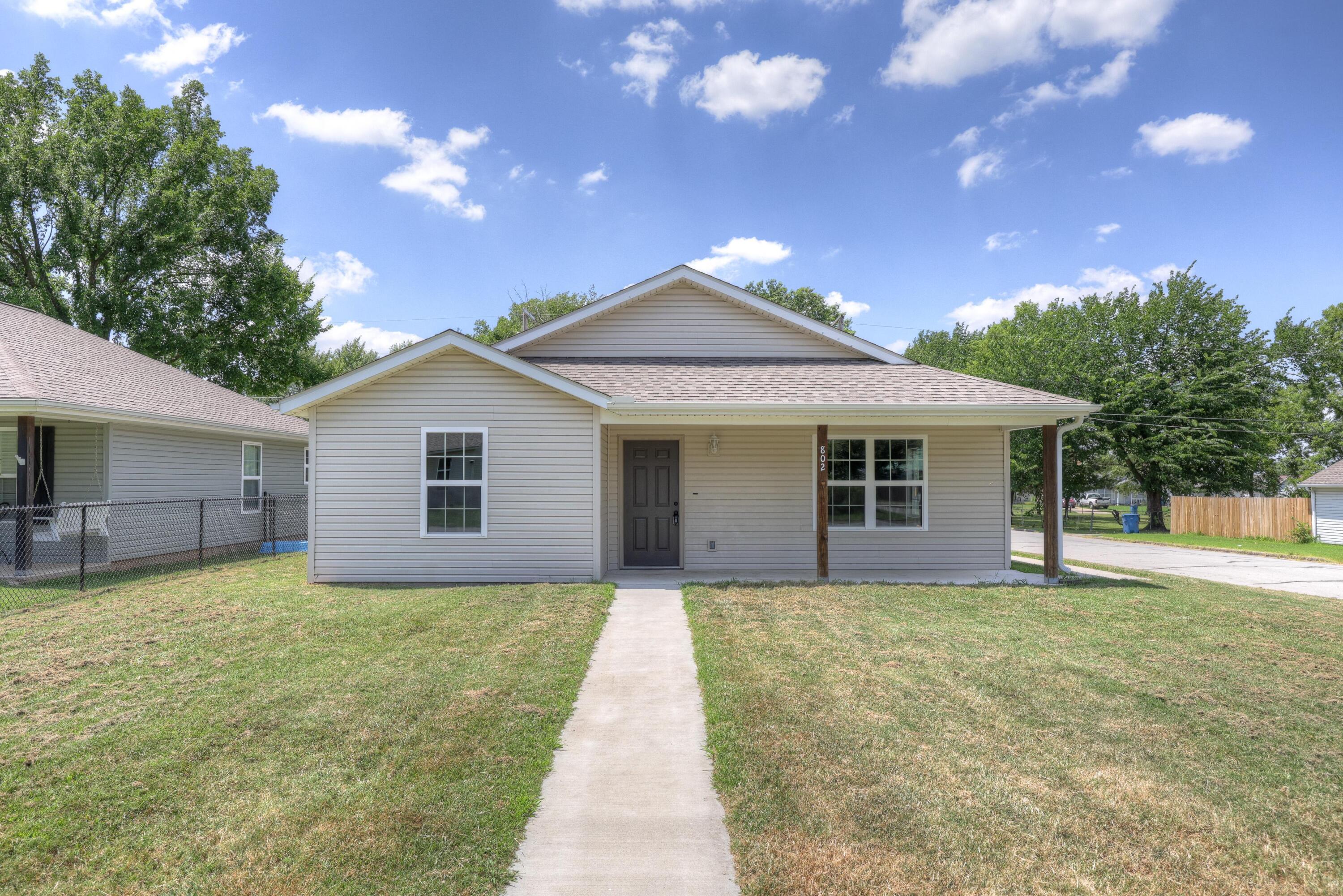 802 South Mckinley Avenue Property Photo 2