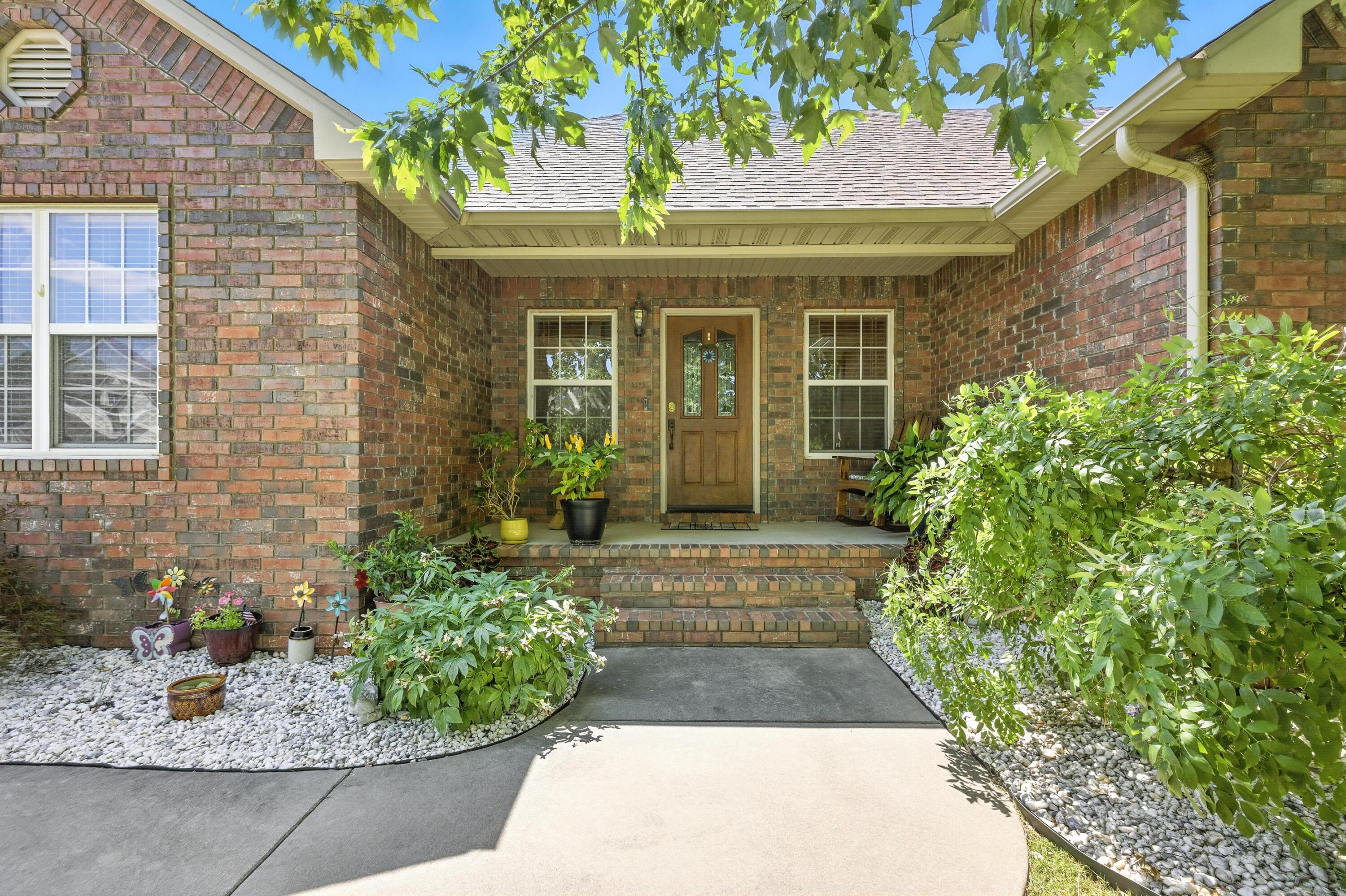 2433 Jonathan Street Property Photo 1