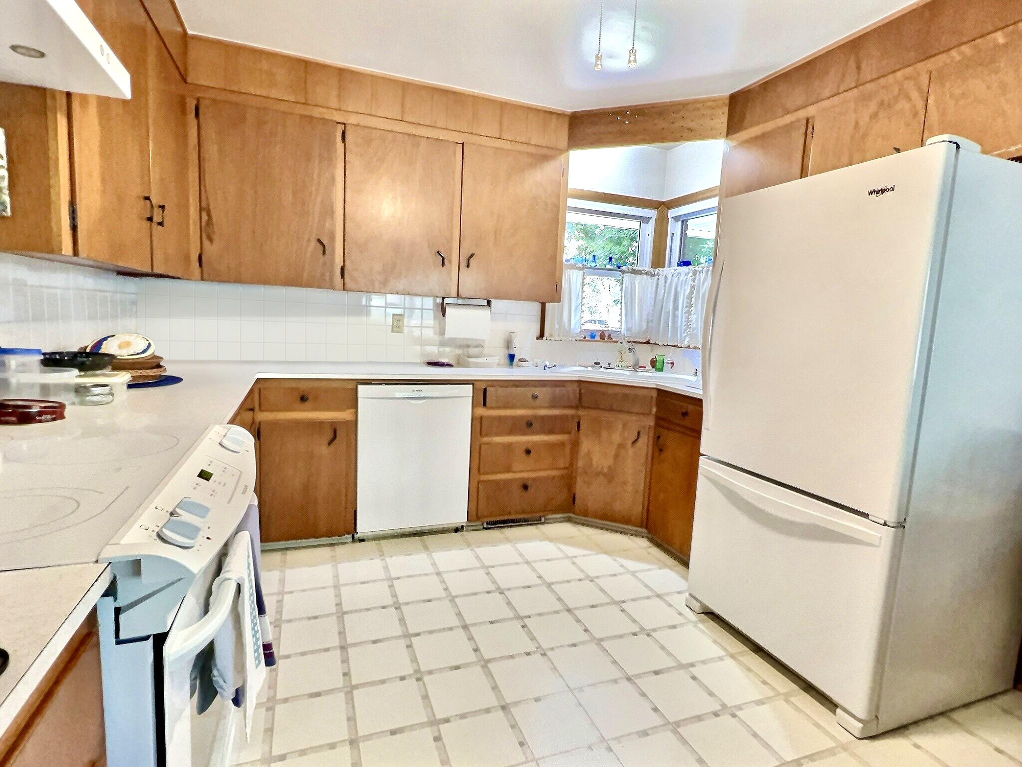915 North Rosewood Drive Property Photo 5