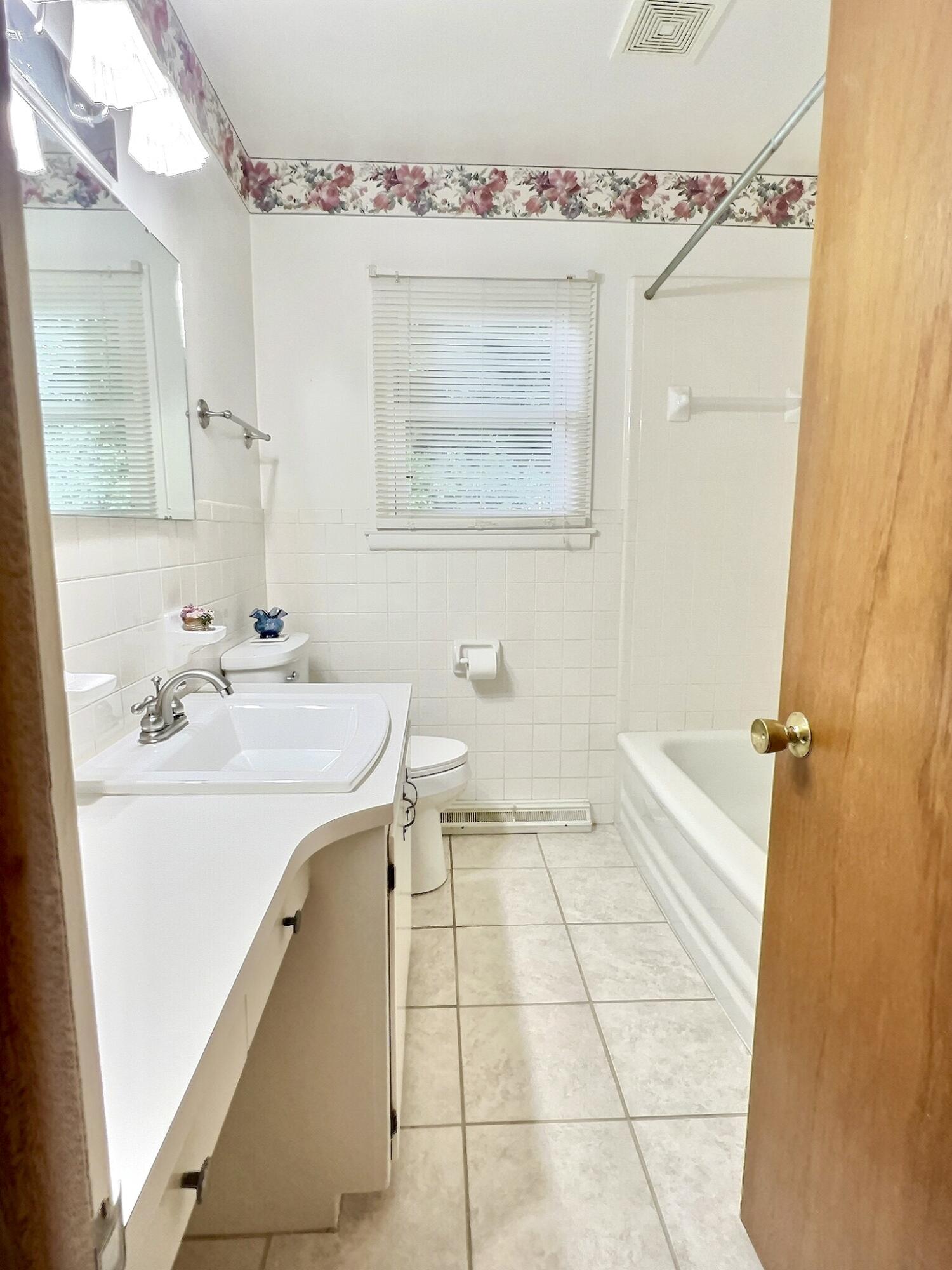 915 North Rosewood Drive Property Photo 12