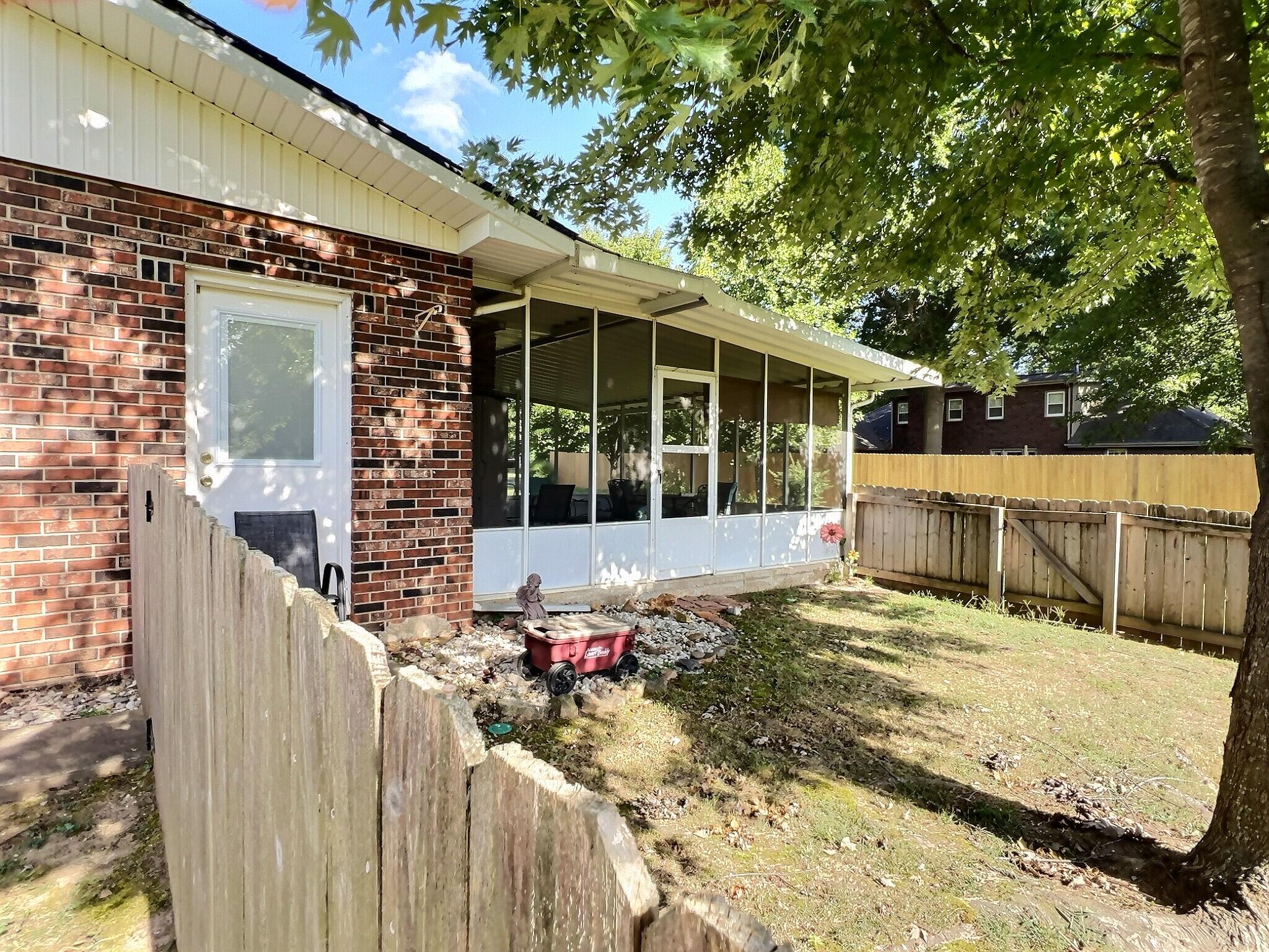 915 North Rosewood Drive Property Photo 13