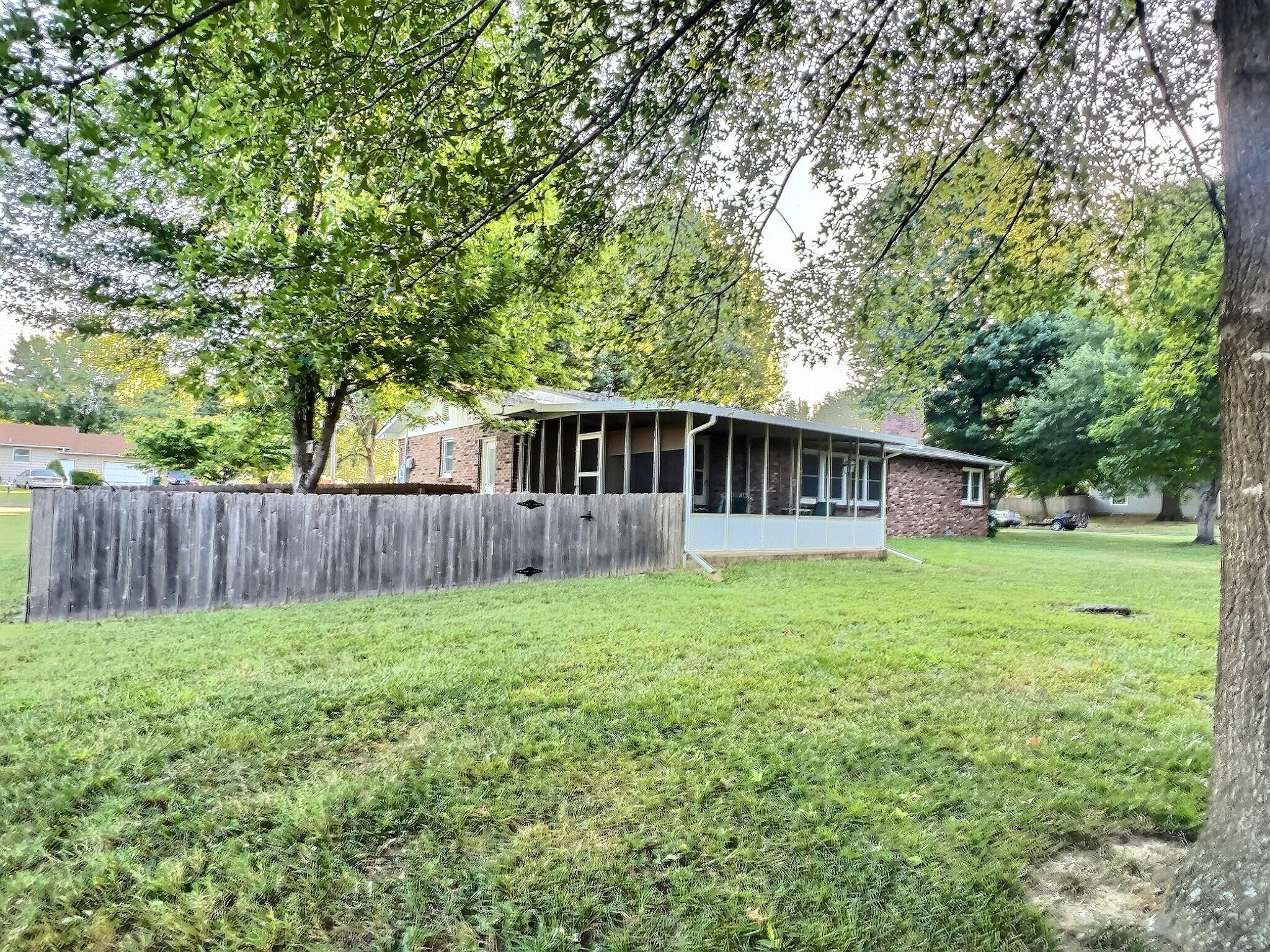 915 North Rosewood Drive Property Photo 14