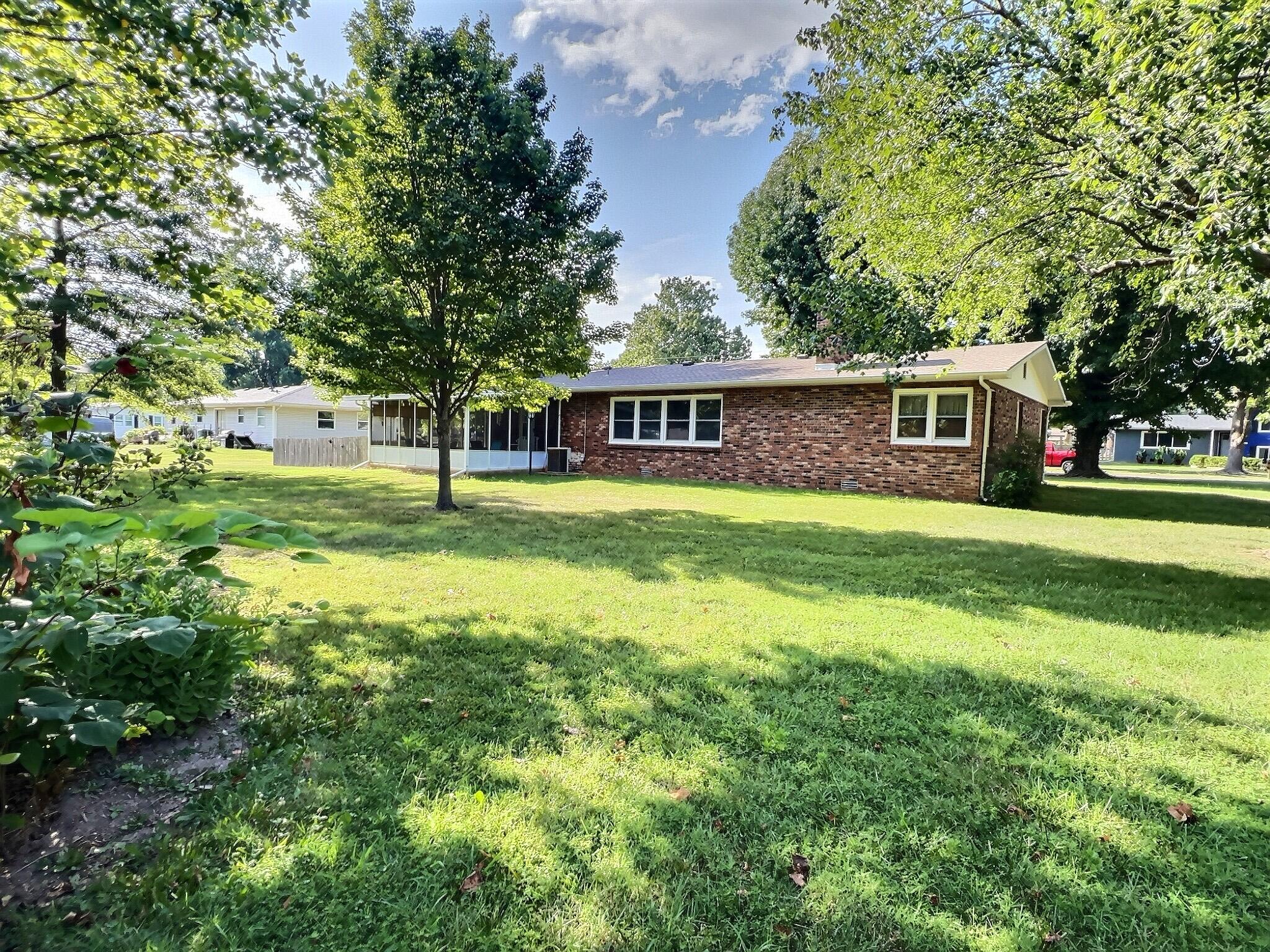 915 North Rosewood Drive Property Photo 15