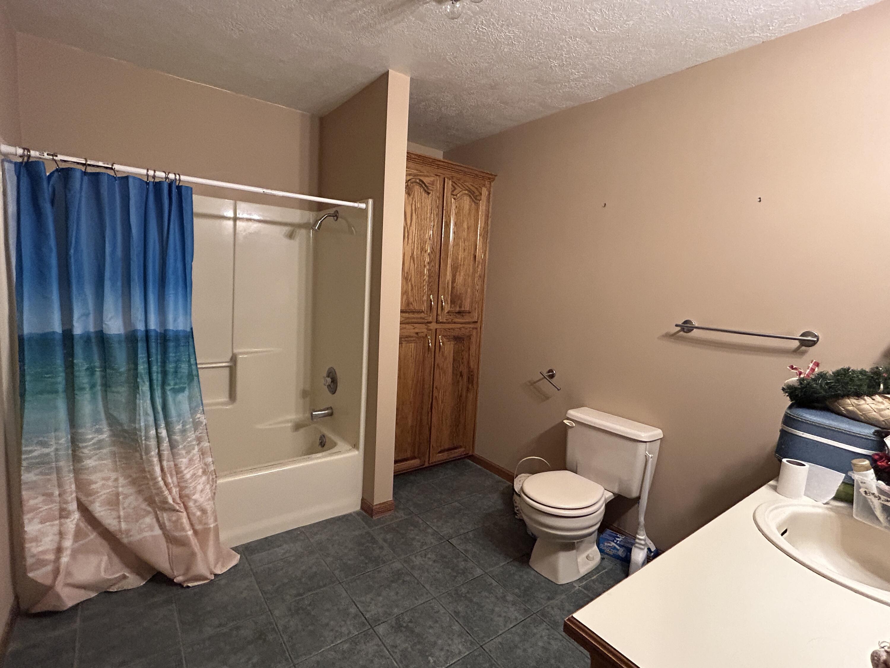602 Curry Avenue Property Photo 4