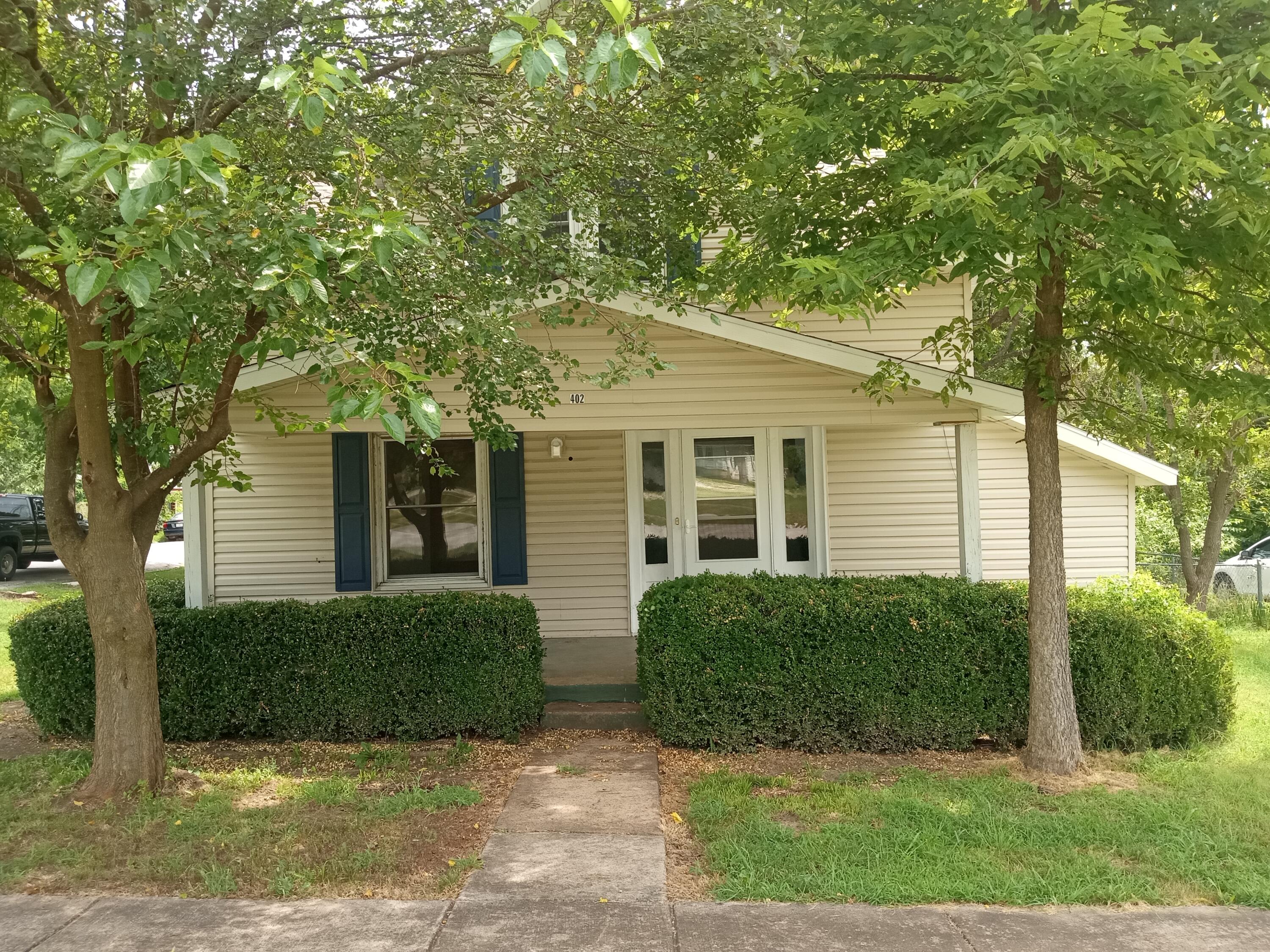 402 South Maple Street Property Photo 3